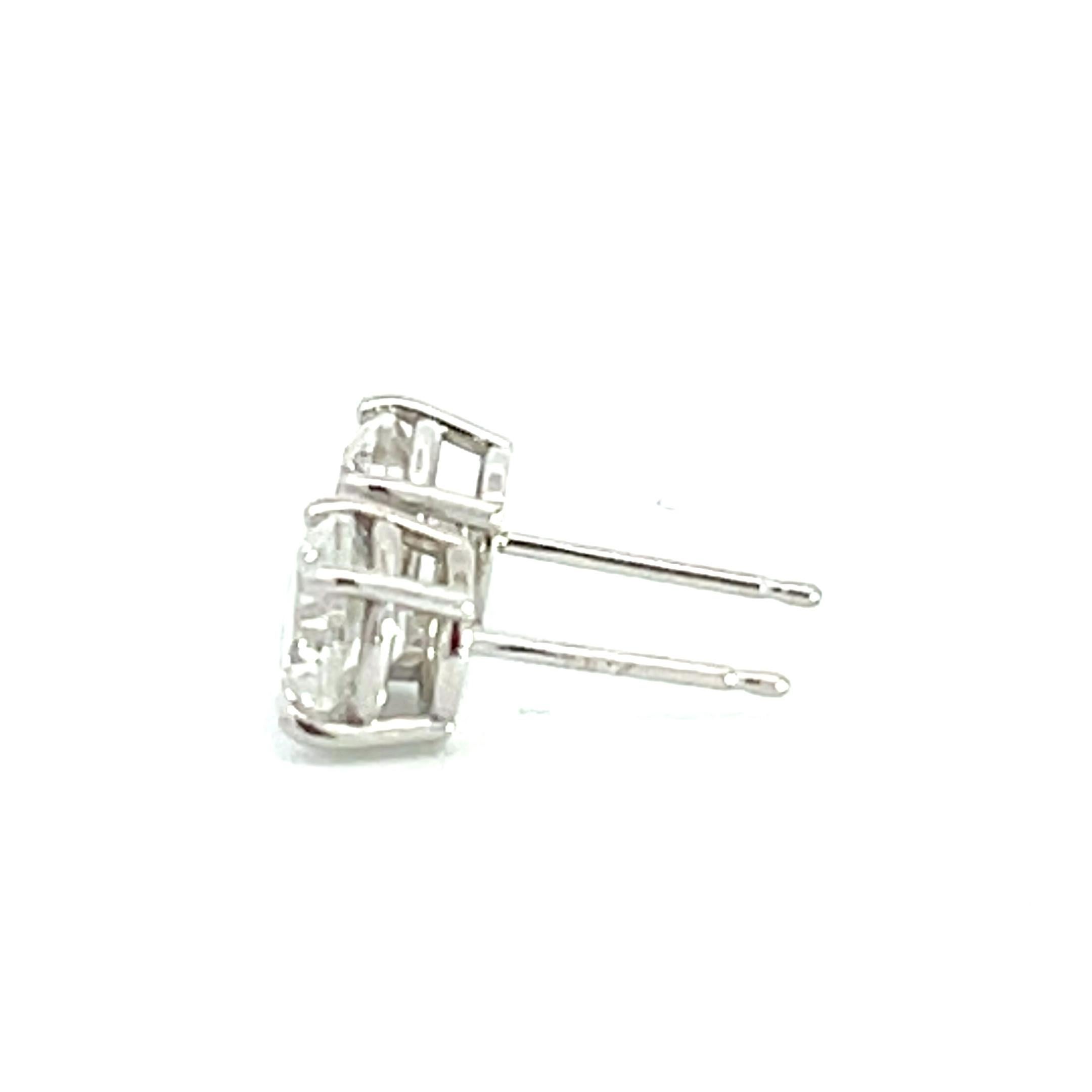 Modern 14K White Gold 1/1ctw Diamond Stud Earrings For Sale