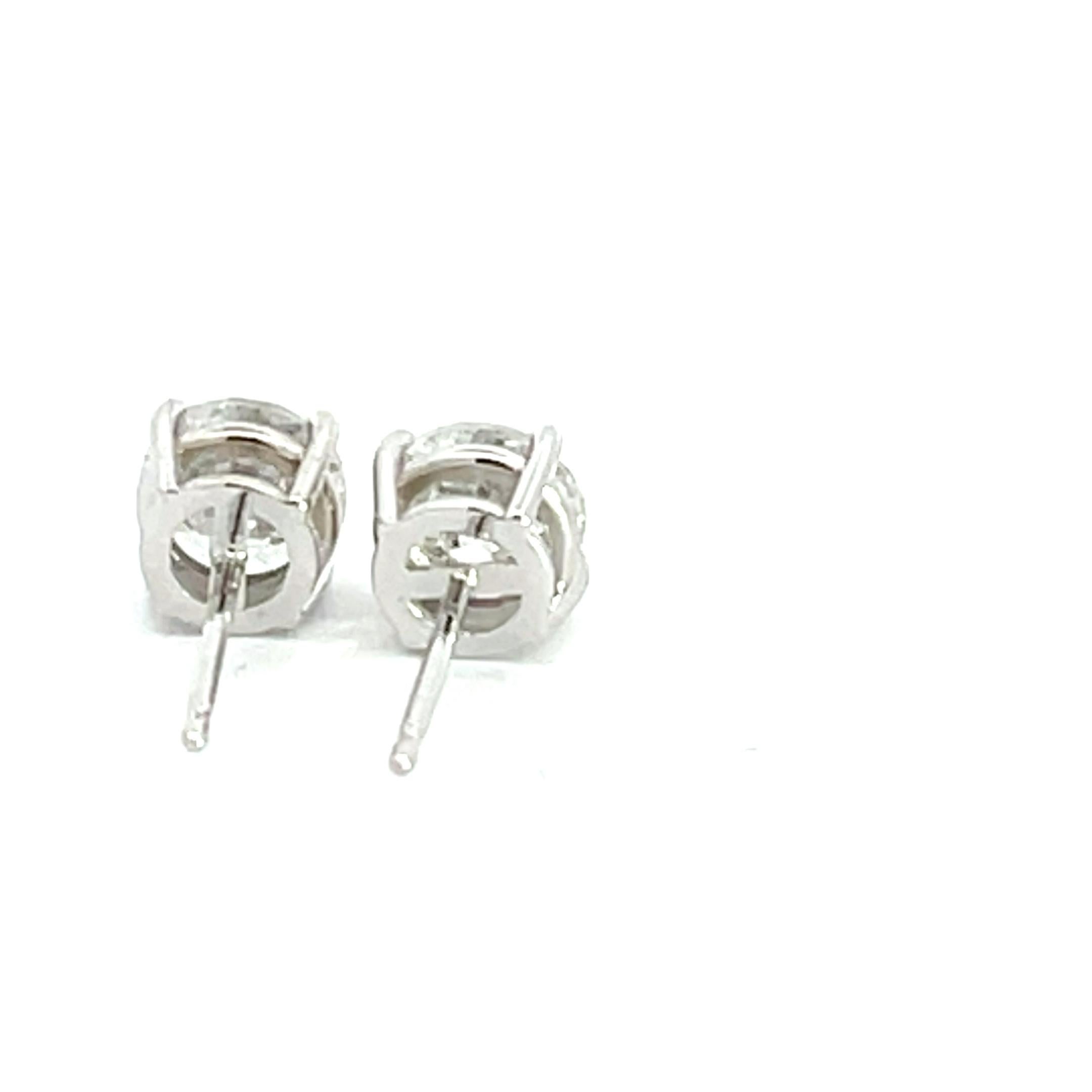 Round Cut 14K White Gold 1/1ctw Diamond Stud Earrings For Sale