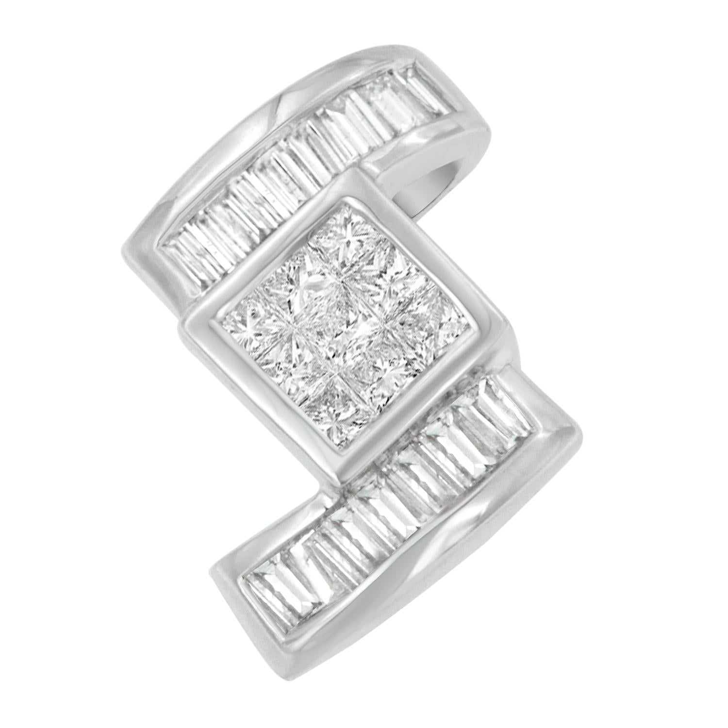 Un'elegante forma a Zig Zag contraddistingue questo ciondolo unico. Rifinito in oro bianco 14 carati e scintillante con oltre un carato di diamanti taglio princess e baguette, è pieno di fascino e stile. Questa bellissima collana è composta da una