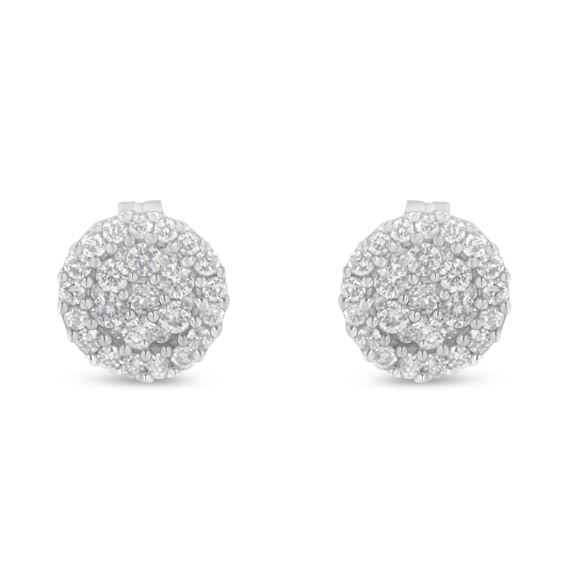 Moderne Clous d'oreilles en or blanc 14 carats avec grappe de diamants en forme de fleurs de 1/2 carat en vente