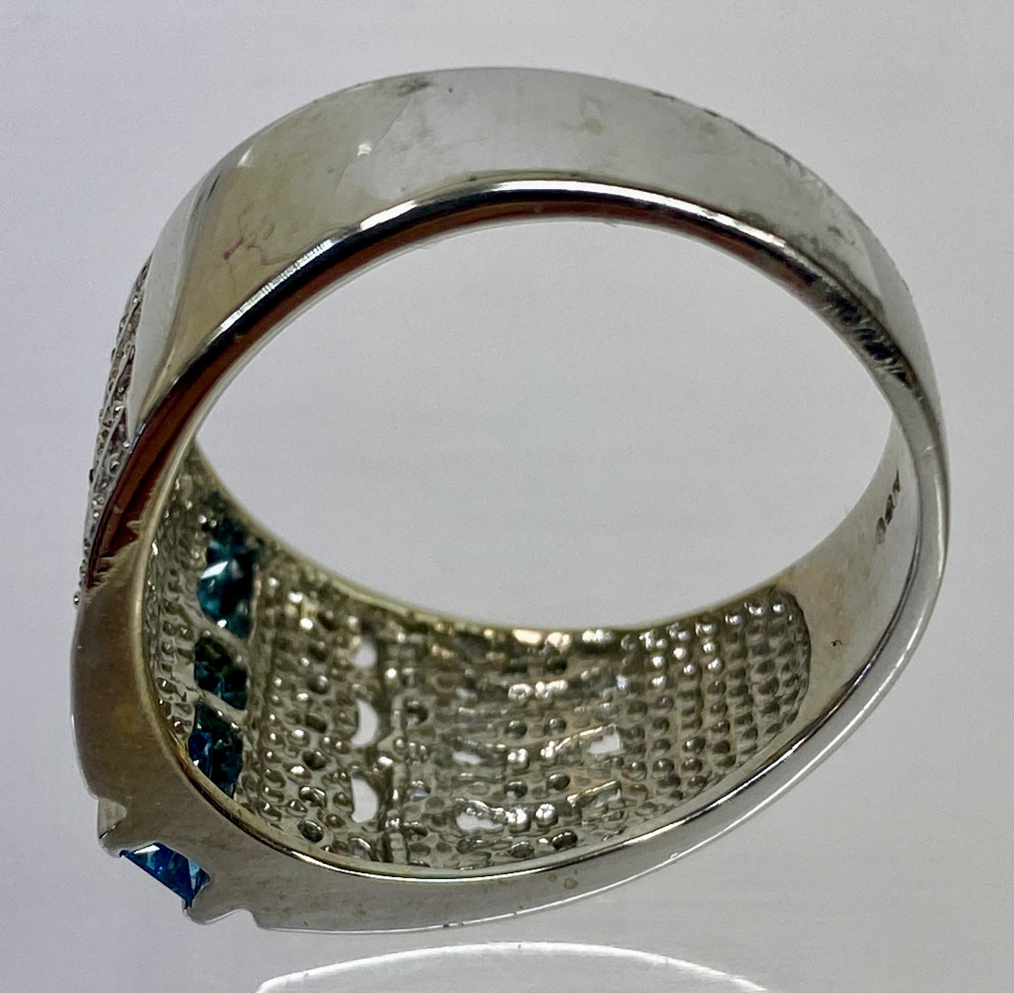 Women's or Men's 14K White Gold 1/2 Carat Mens Natural Blue & White Diamond Signet Ring 7.9g For Sale