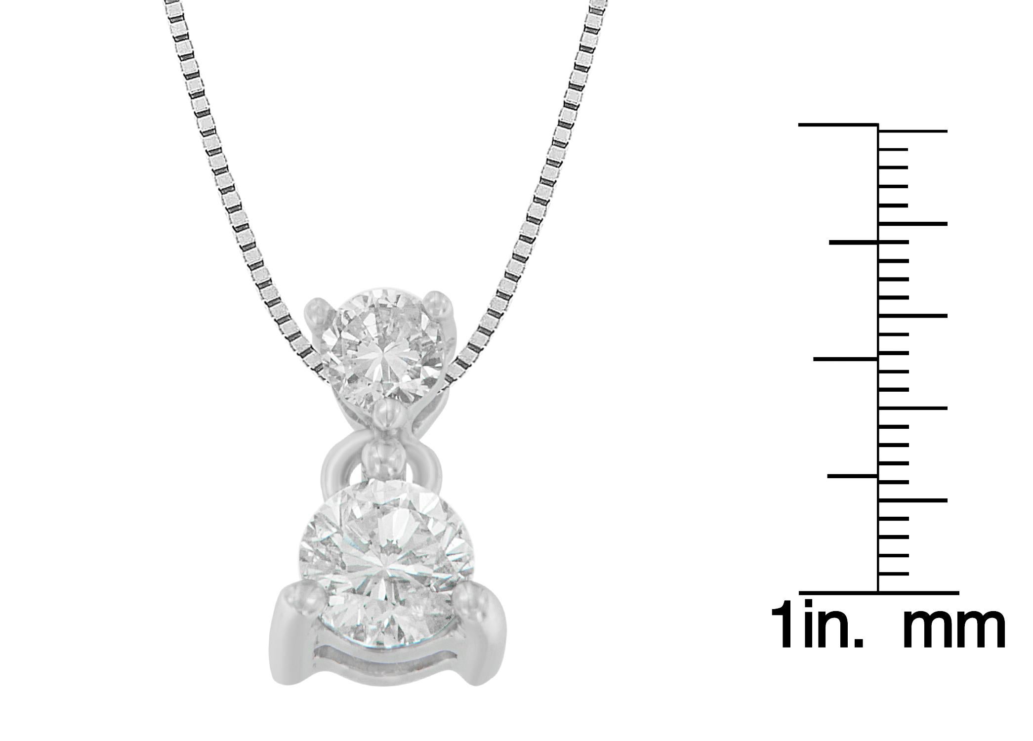 14K White Gold 1/2 Carat Round Cut Diamond Pendant Necklace In New Condition For Sale In New York, NY