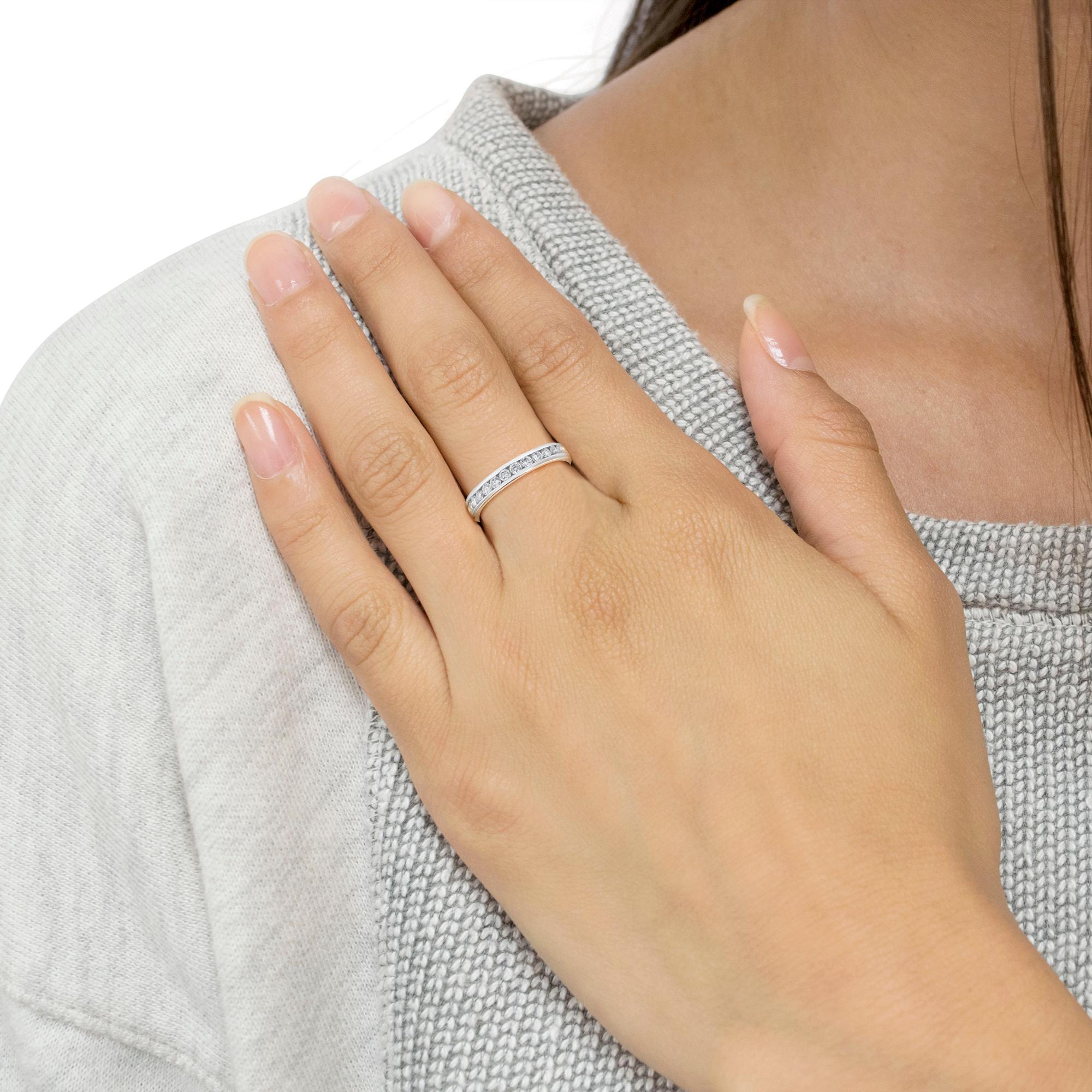 14K Weißgold 1/2 cttw Diamant-Ring (Farbe I-J, Reinheit I2-I3) - Größe 7 im Zustand „Neu“ im Angebot in New York, NY
