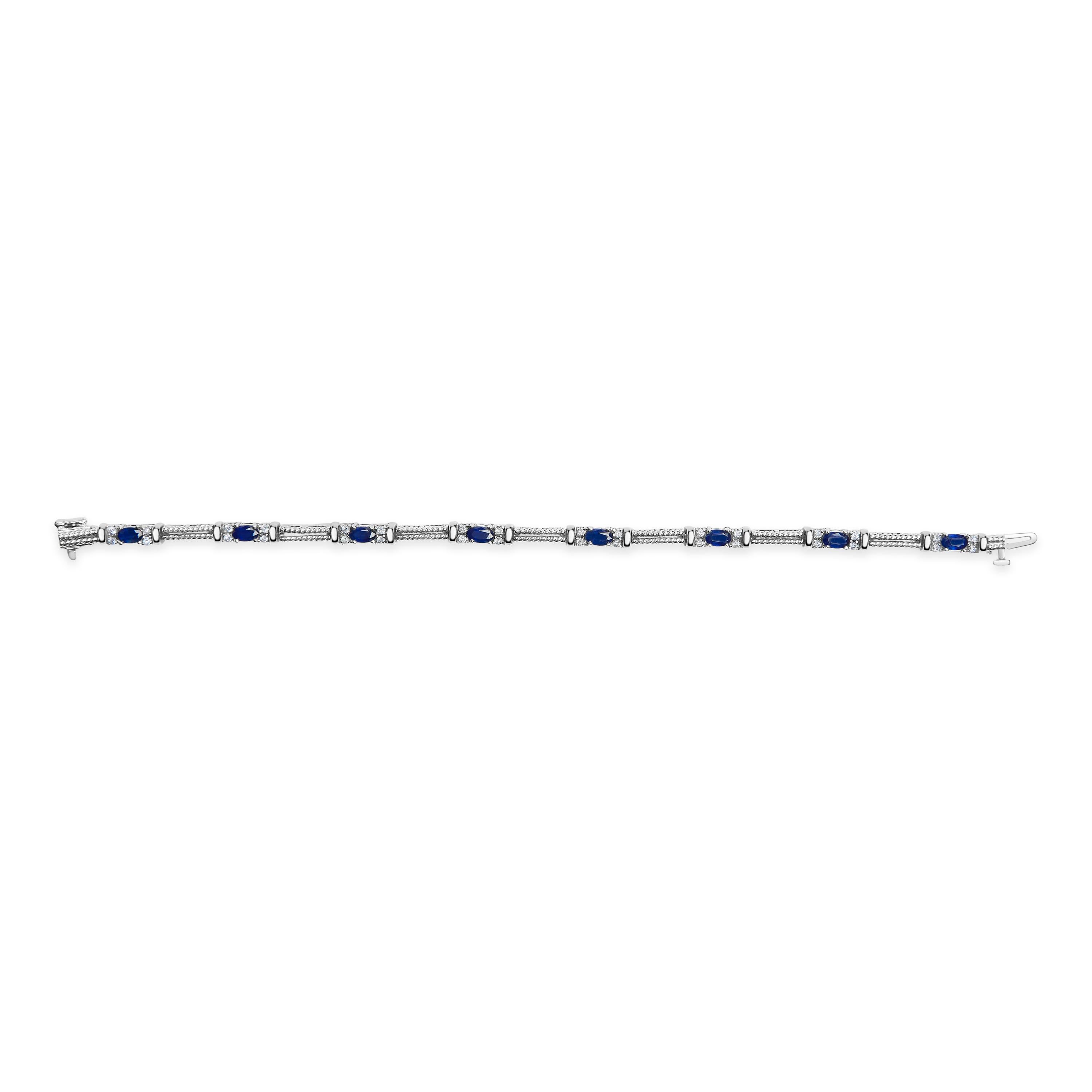 Moderne Bracelet à maillons tressés en or blanc 14 carats avec diamants 1/2 carat et saphirs bleus ovales en vente