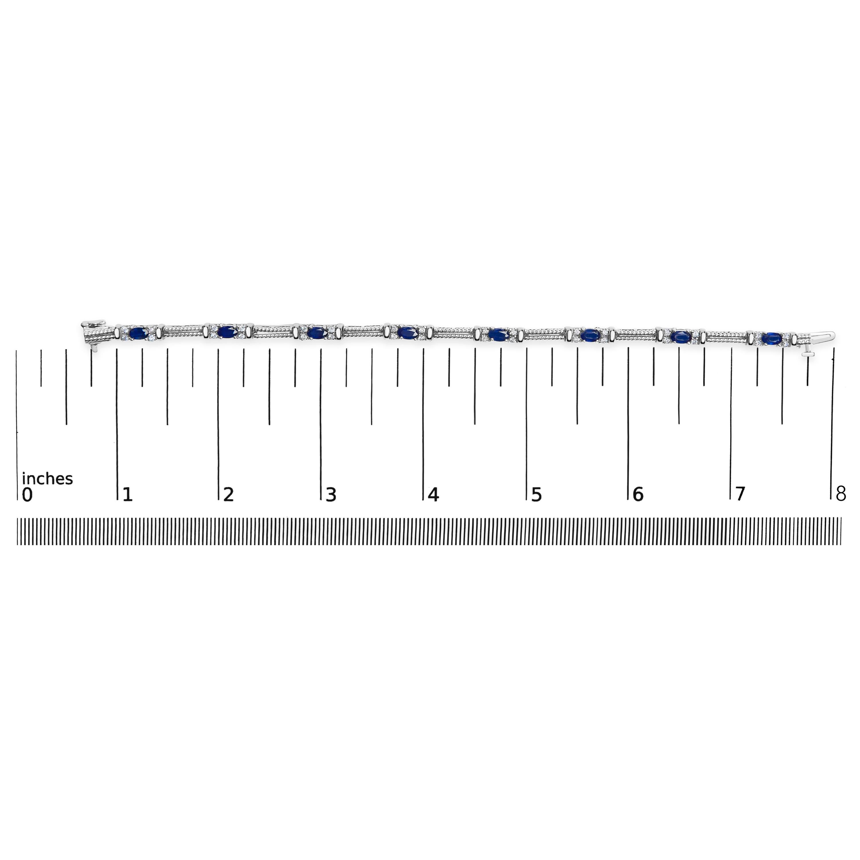 Taille ronde Bracelet à maillons tressés en or blanc 14 carats avec diamants 1/2 carat et saphirs bleus ovales en vente