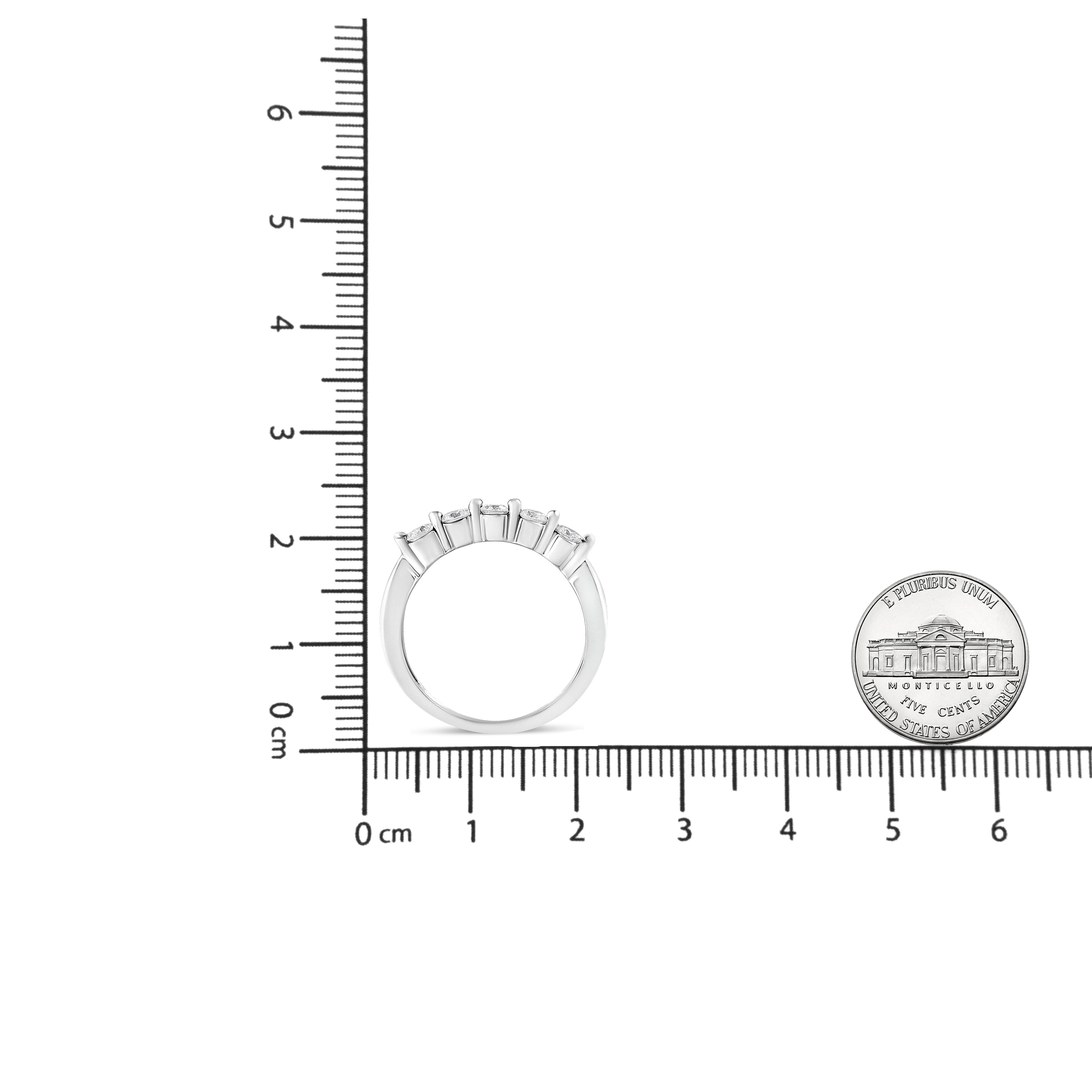 Round Cut 14K White Gold 1/2 Cttw Round-Cut 5-Stone Diamond Ring For Sale