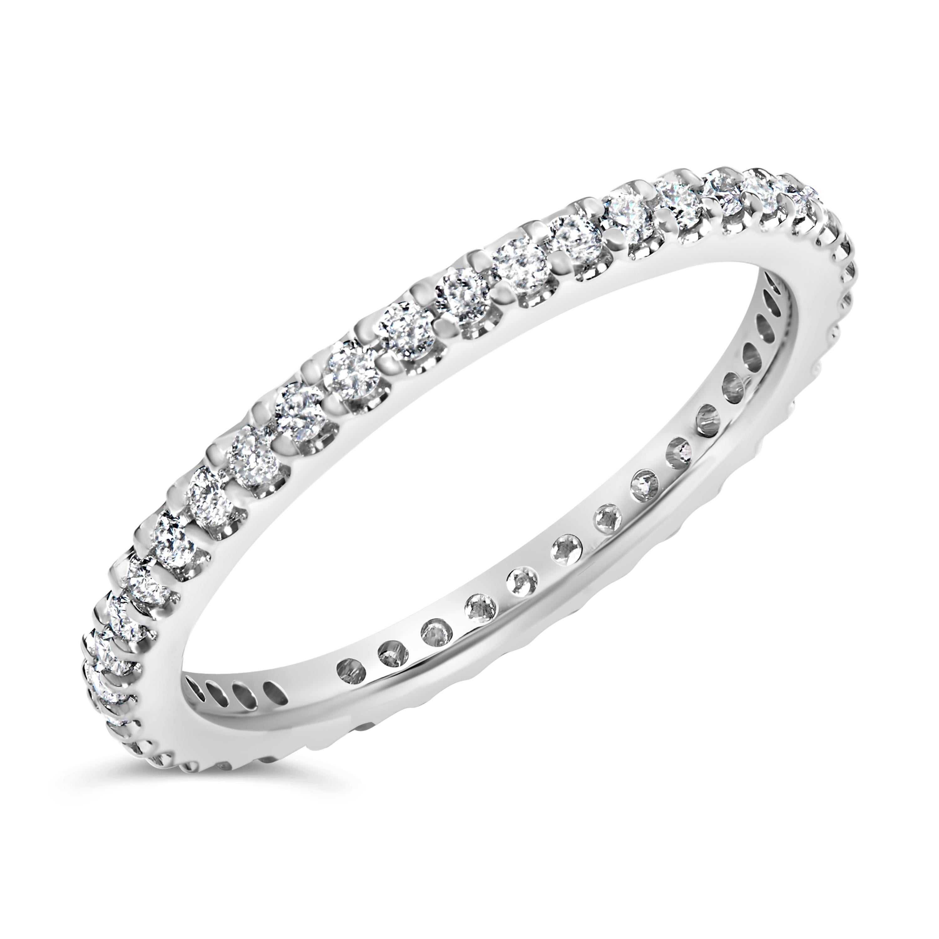Anello a fascia per l'eternità in oro bianco 14K con diamanti rotondi incastonati da 1/2 ct. 2