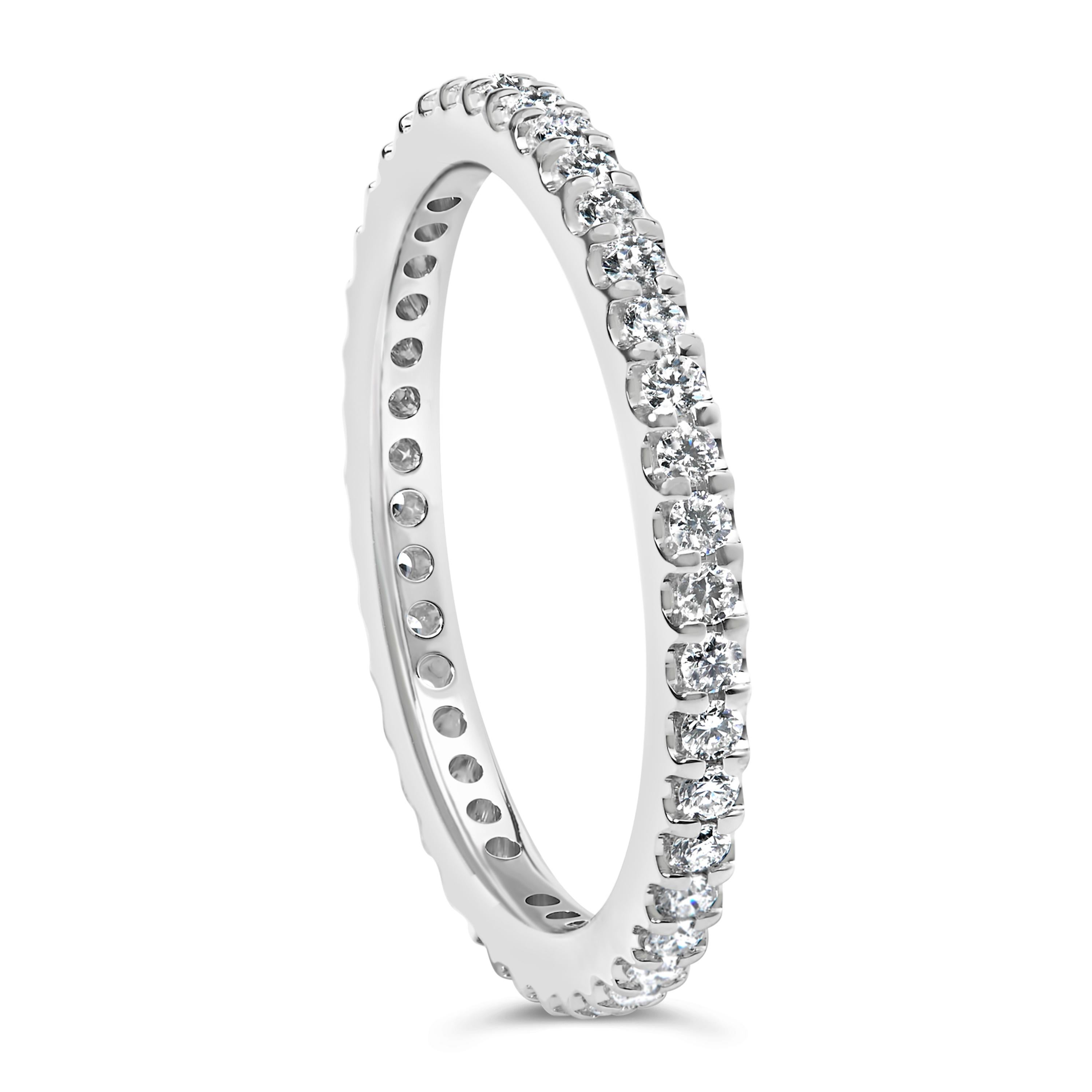 Anello a fascia per l'eternità in oro bianco 14K con diamanti rotondi incastonati da 1/2 ct. 3