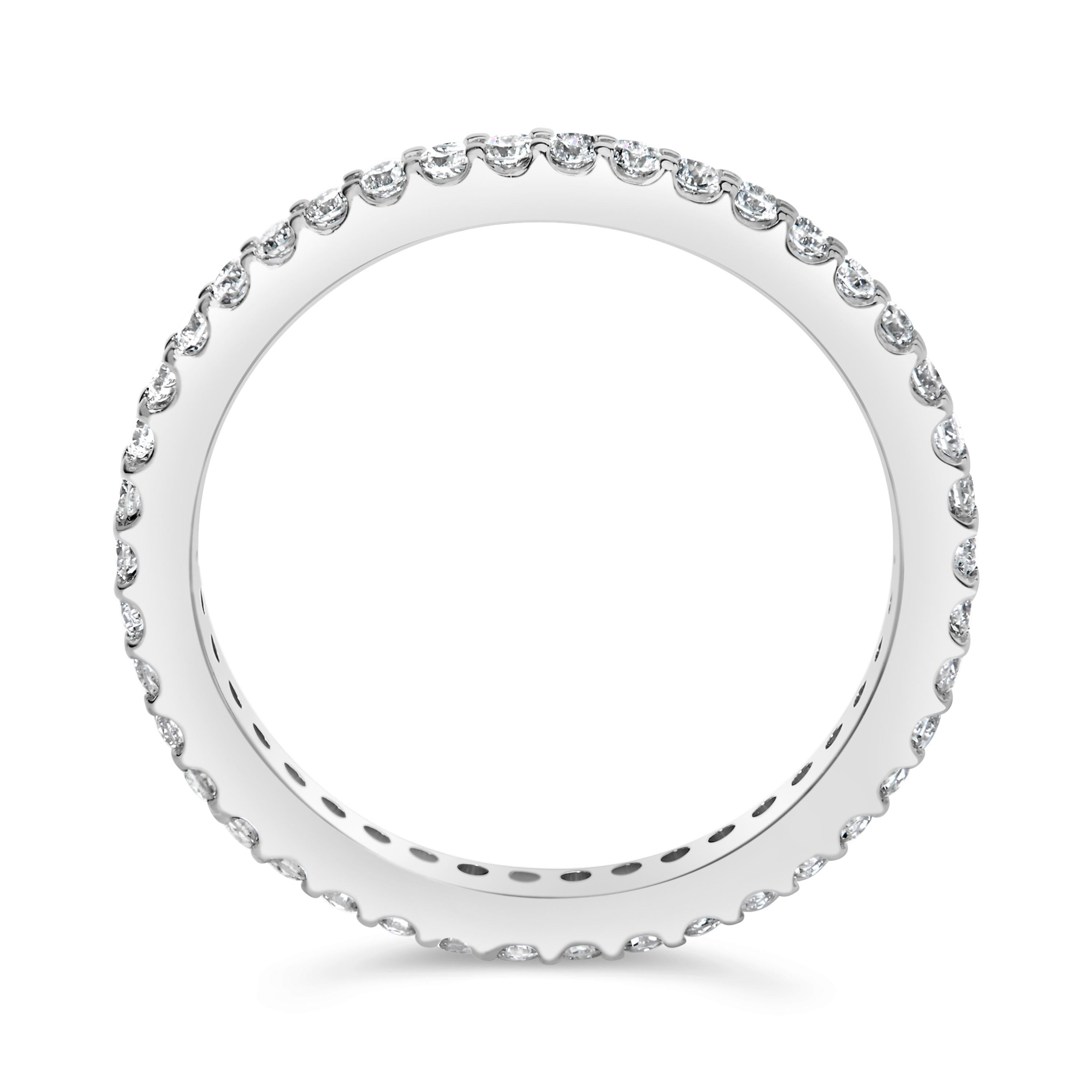 Anello a fascia per l'eternità in oro bianco 14K con diamanti rotondi incastonati da 1/2 ct. 4