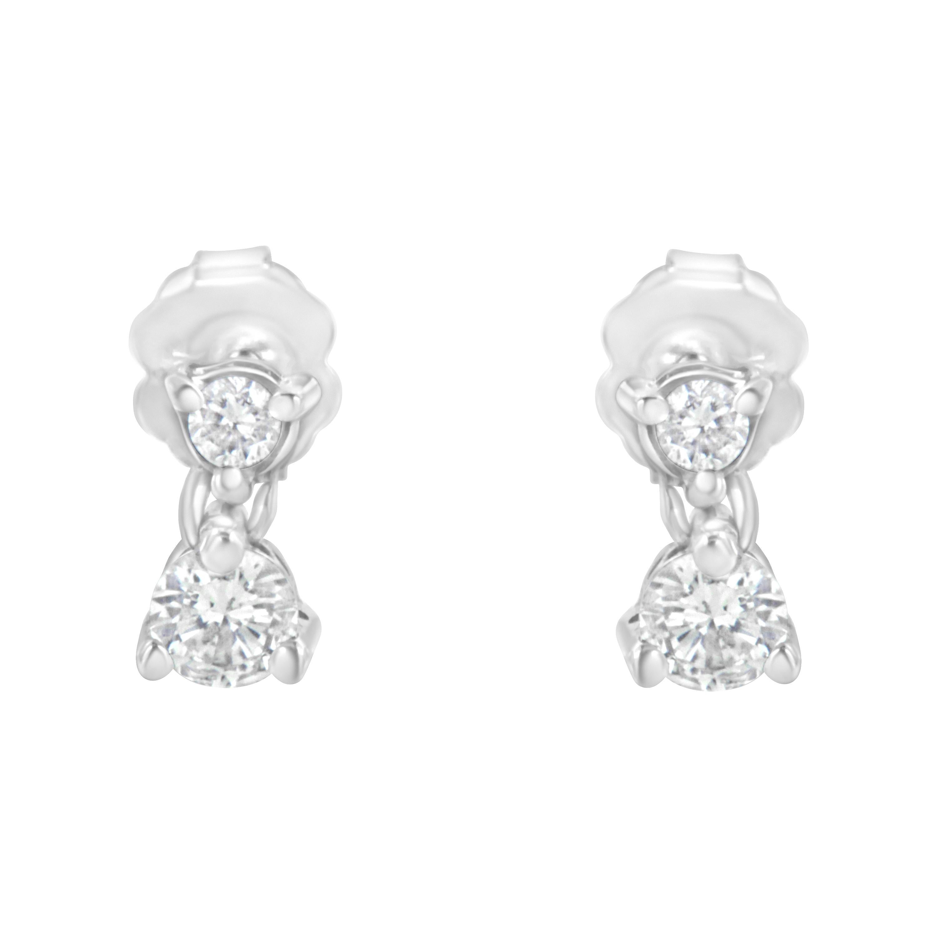 Contemporain Clous d'oreilles en or blanc 14 carats avec double diamant de 1/3 carat en vente