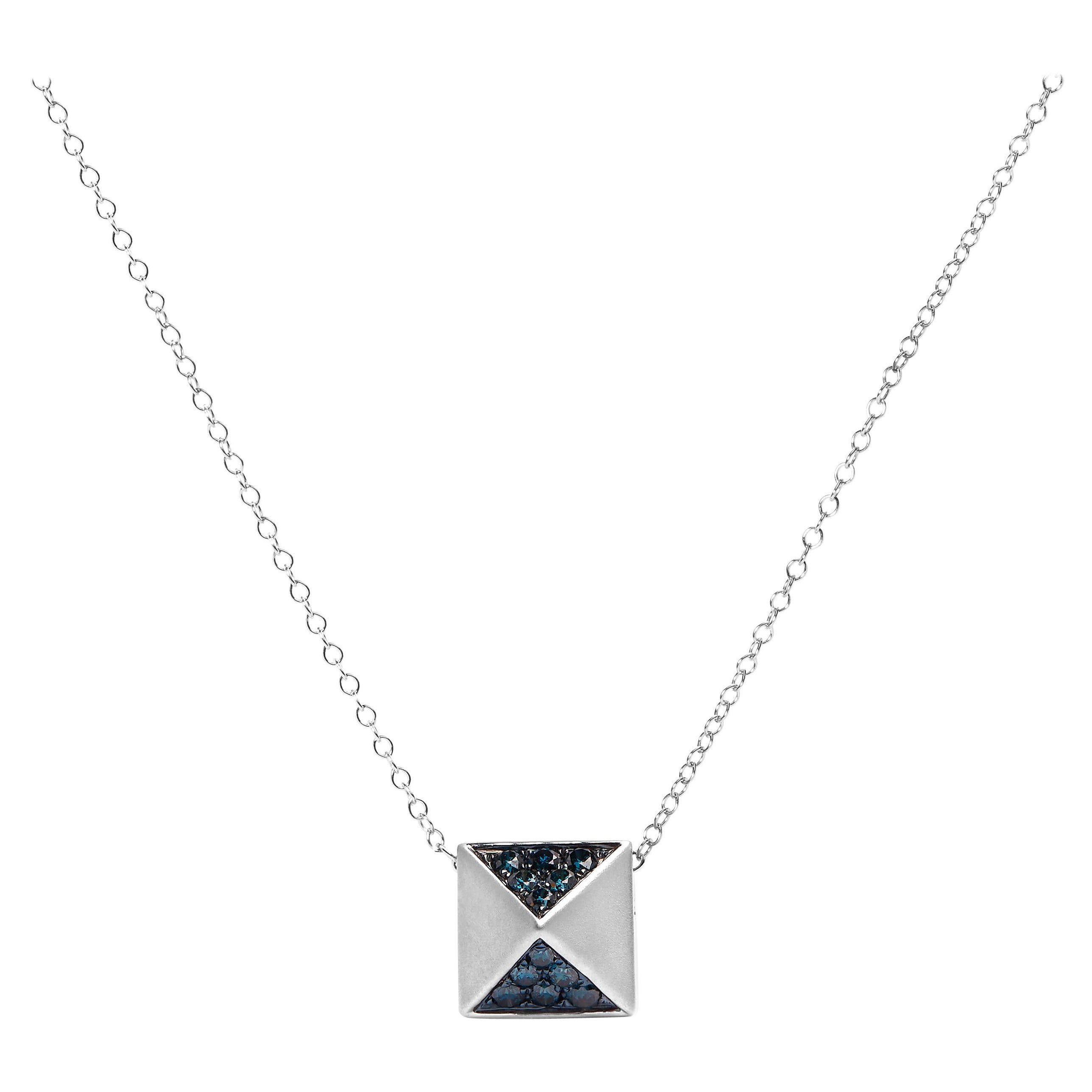 Collar Colgante Pirámide Oro Blanco 14K 1/4 Cttw Diamante Azul Acabado Mate