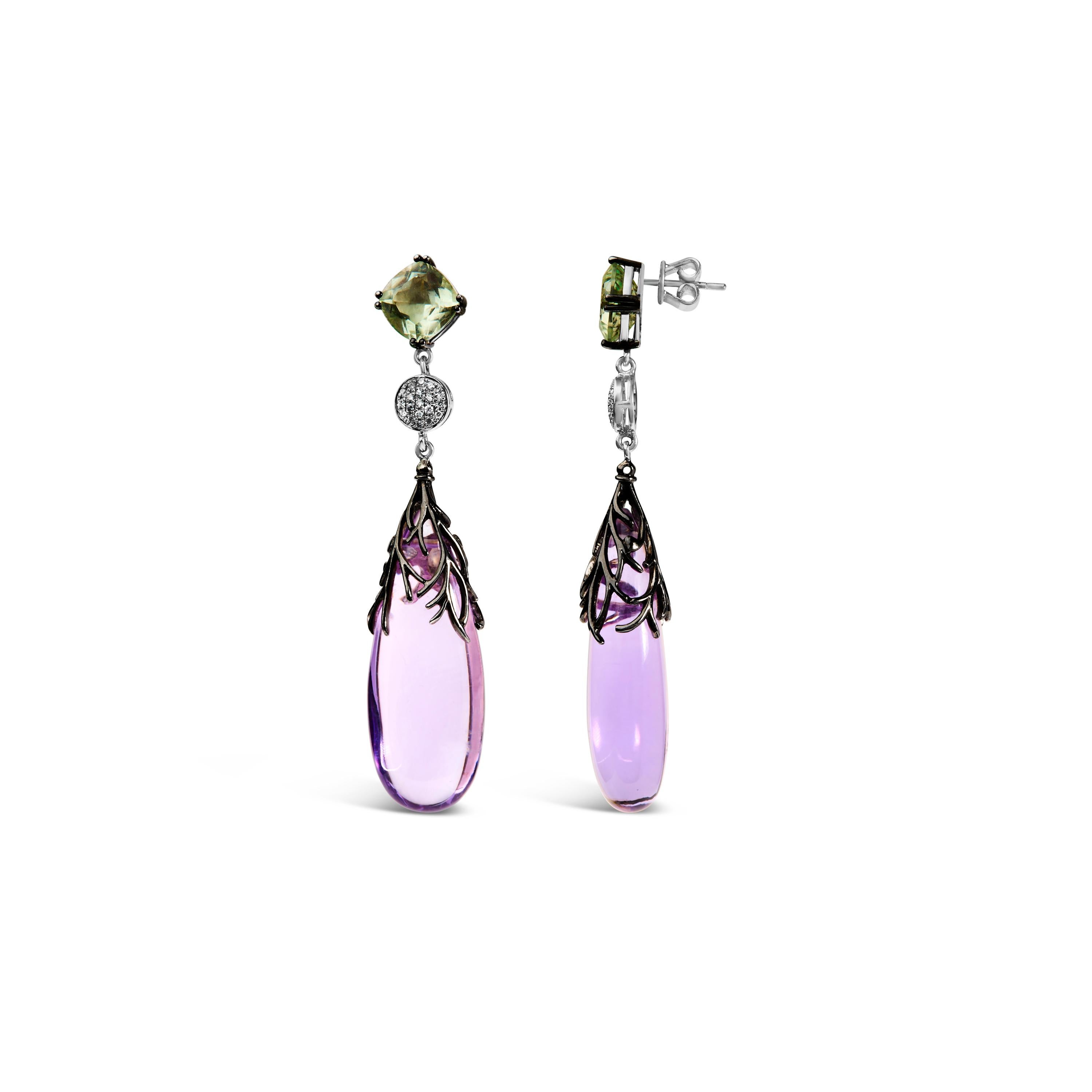 Scopri il fascino incantevole di questi squisiti orecchini a goccia, meticolosamente realizzati in oro bianco rodiato 14K e impreziositi da diamanti naturali di colore F-G e purezza VS1-VS2, per un totale di 1/4 di carato. Ogni pezzo celebra la