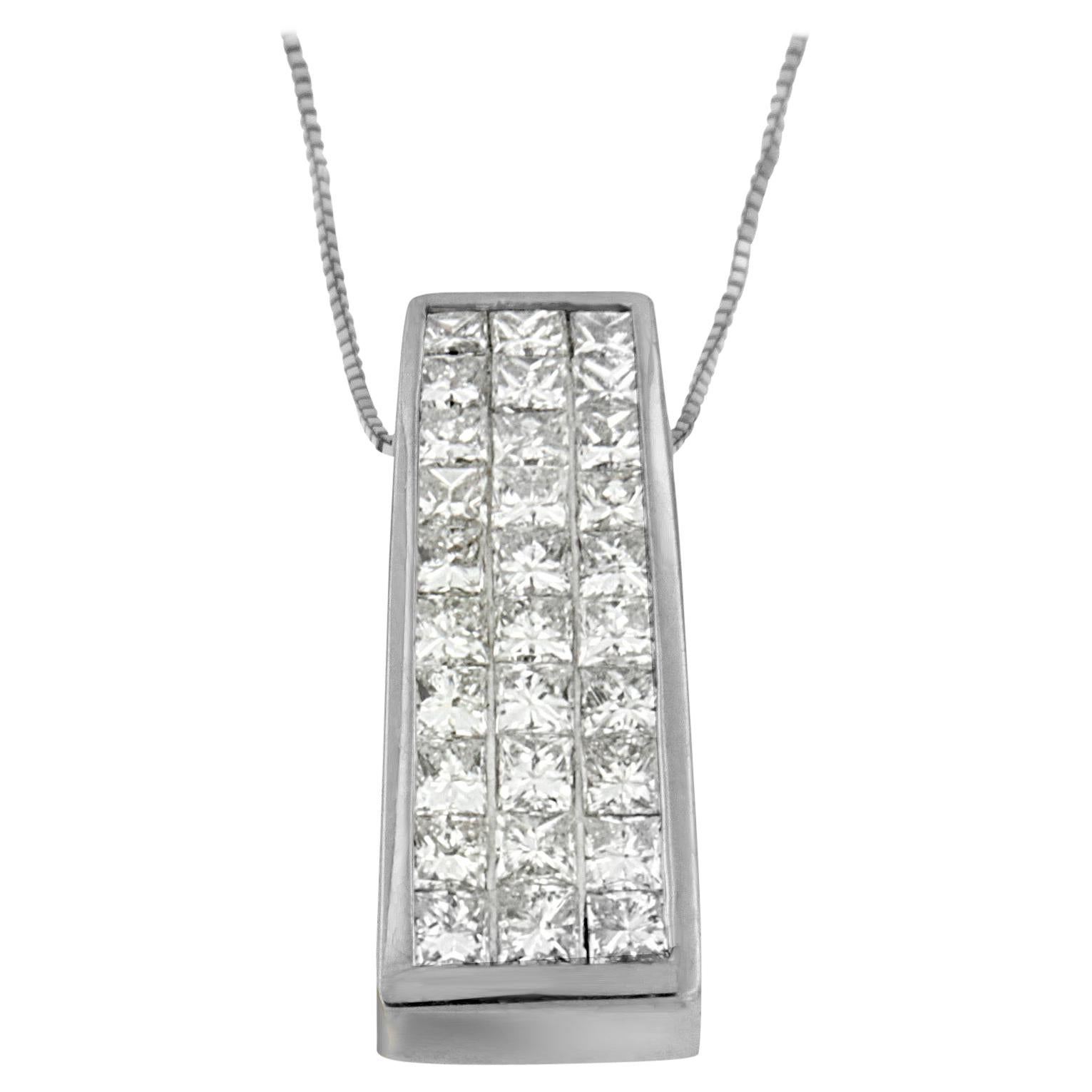 Collier pendentif pilier en or blanc 14k à diamants taille princesse de 1 5/8 carats en vente