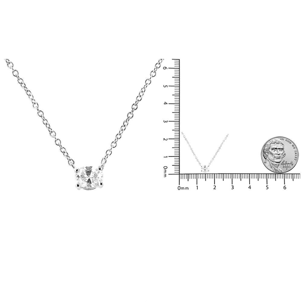 Collier pendentif est-ouest en or blanc 14 carats avec diamant solitaire de forme ovale de 1/5 carat Neuf - En vente à New York, NY