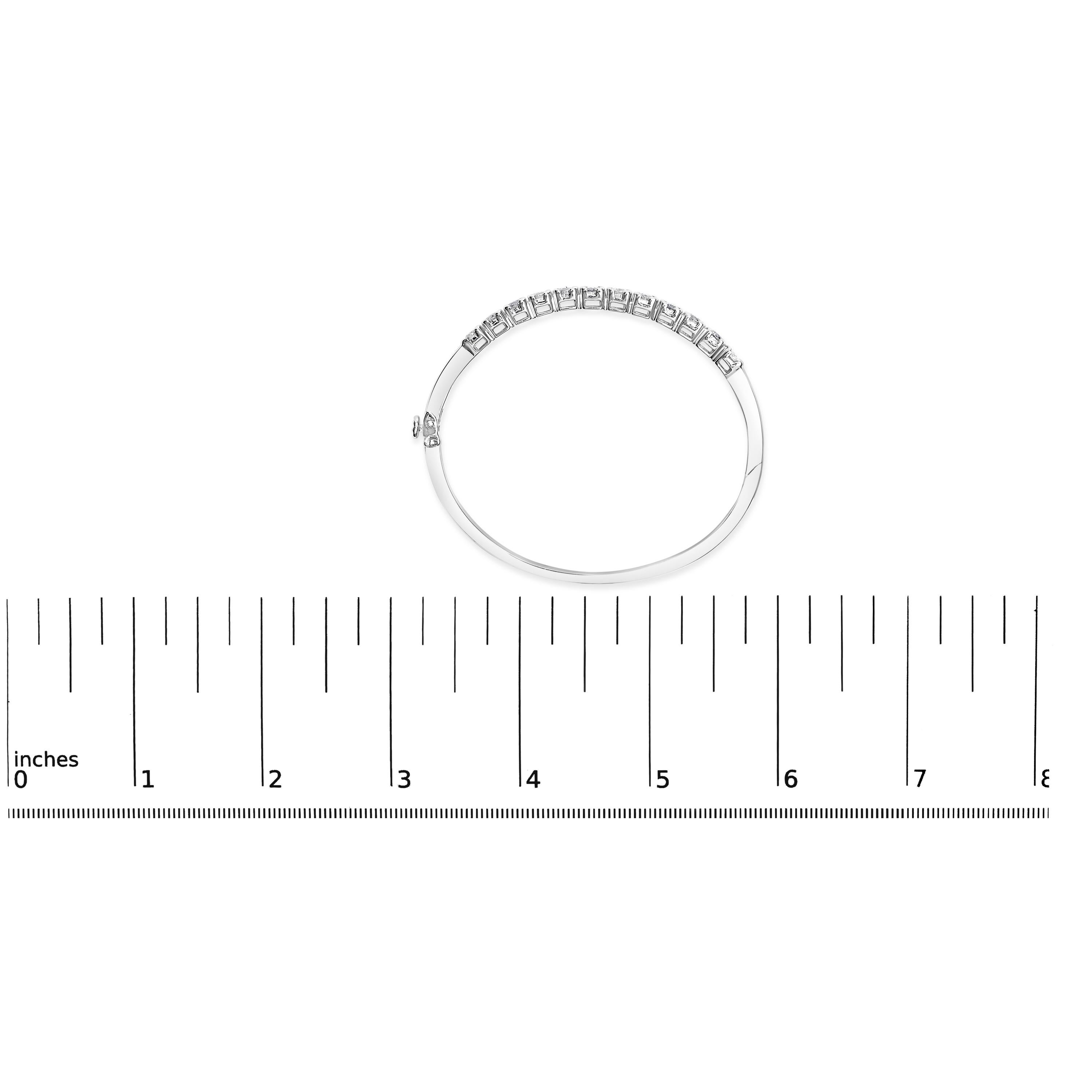 Taille ronde Bracelet en or blanc 14K à grappe florale de diamants 1 7/8 Cttw - 7.25
