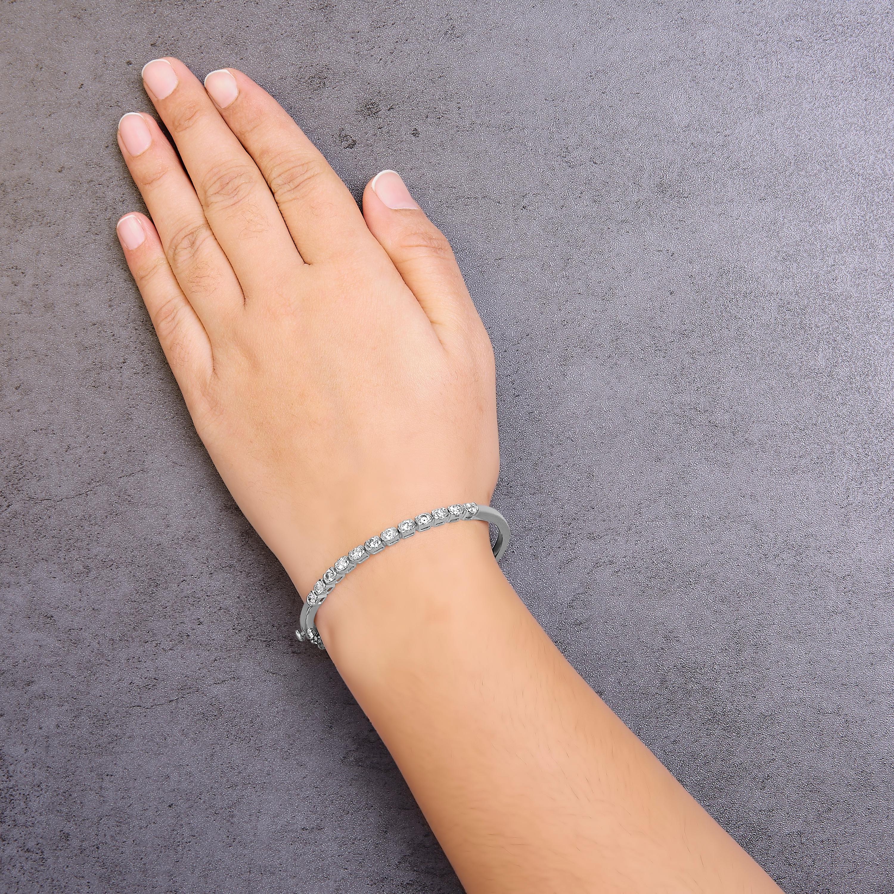 Bracelet en or blanc 14K à grappe florale de diamants 1 7/8 Cttw - 7.25