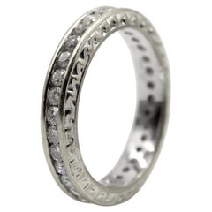 Anillo de oro blanco de 14 quilates con diamante de 1 quilate engastado en canal