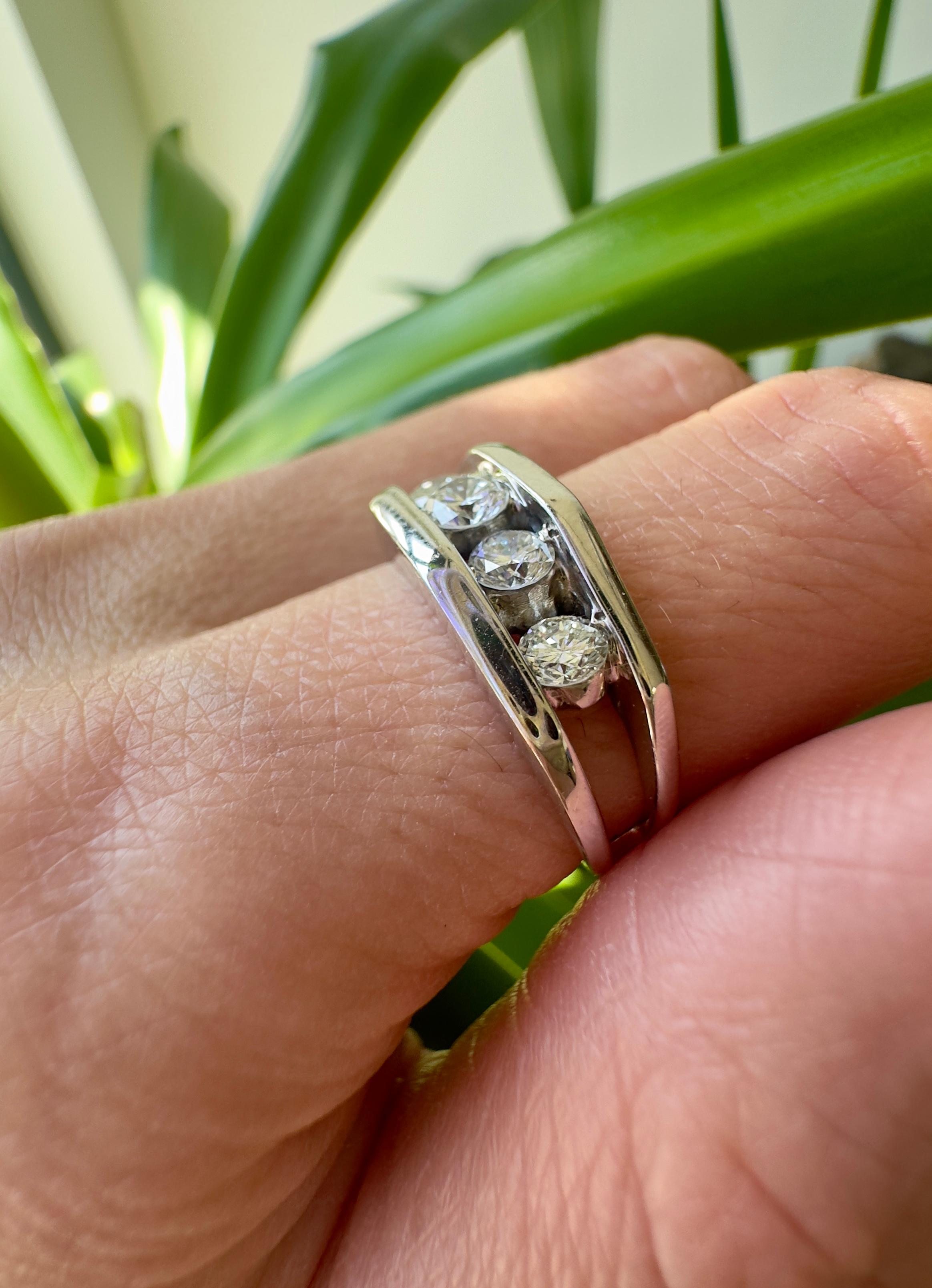 Women's or Men's 14K White Gold 1 CT Diamond Channel Wedding Band For Sale