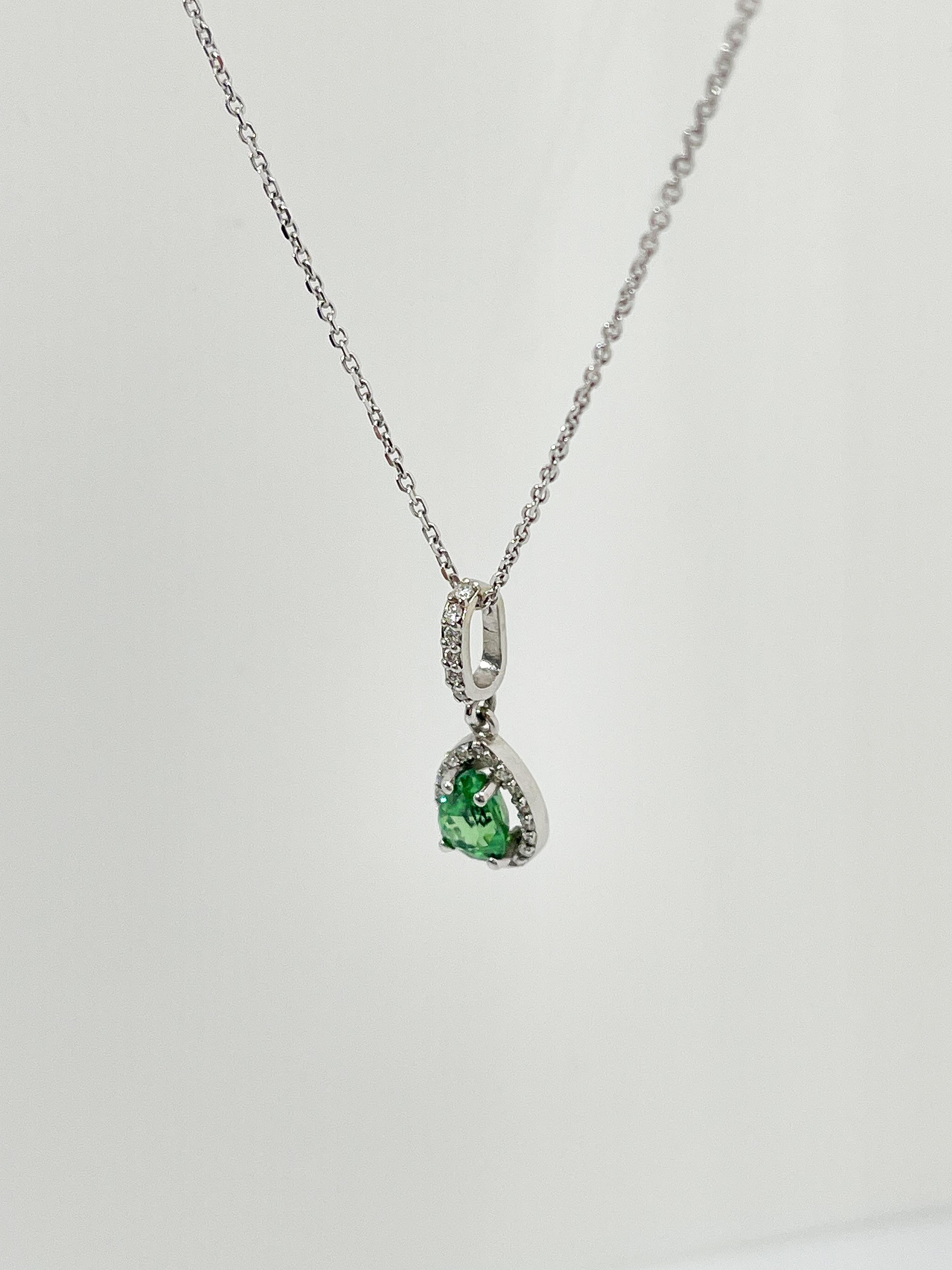 14K White Gold 1 CT Pear Tsavorite and Diamond Halo Necklace In Excellent Condition For Sale In Stuart, FL