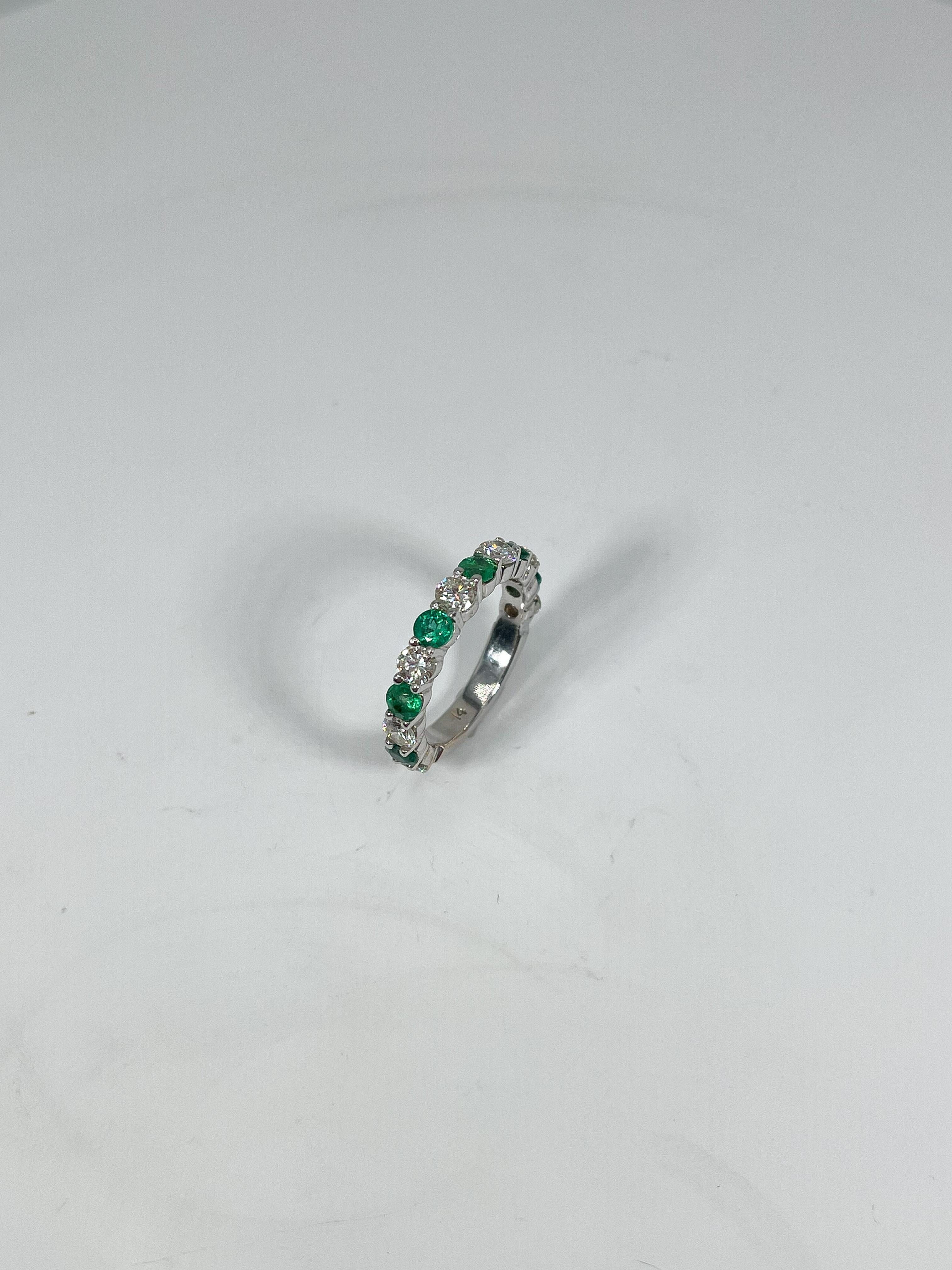14K White Gold 1 CTW Diamond and 1 CTW Emerald Anniversary Band In Excellent Condition For Sale In Stuart, FL