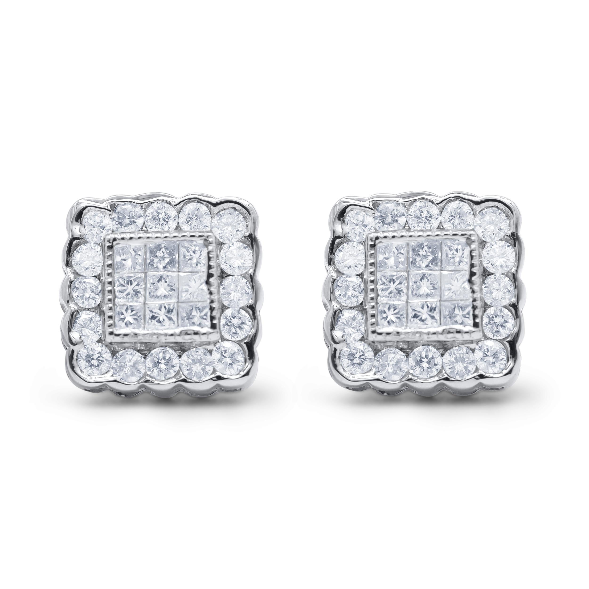 Réalisées en or blanc 14 carats de haute qualité, ces superbes boucles d'oreilles de forme carrée contiennent 1,1 carat d'éblouissants diamants ronds et princesse. Ces boucles d'oreilles sont polies et brillantes et se fixent à l'aide d'un fermoir à