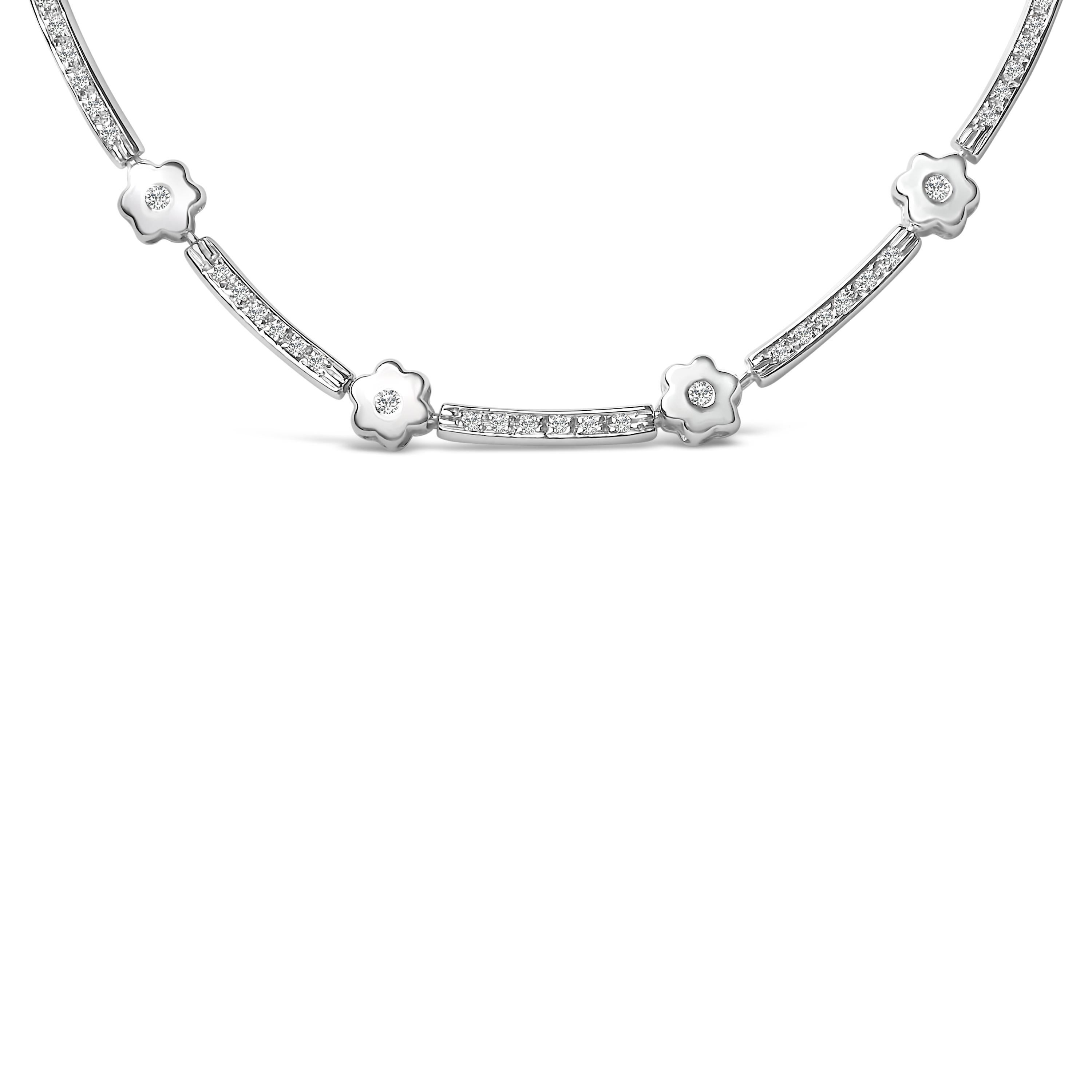 14K Weißgold 1,0 Cttw Diamant Blume und Bar Station Halskette im Zustand „Neu“ im Angebot in New York, NY