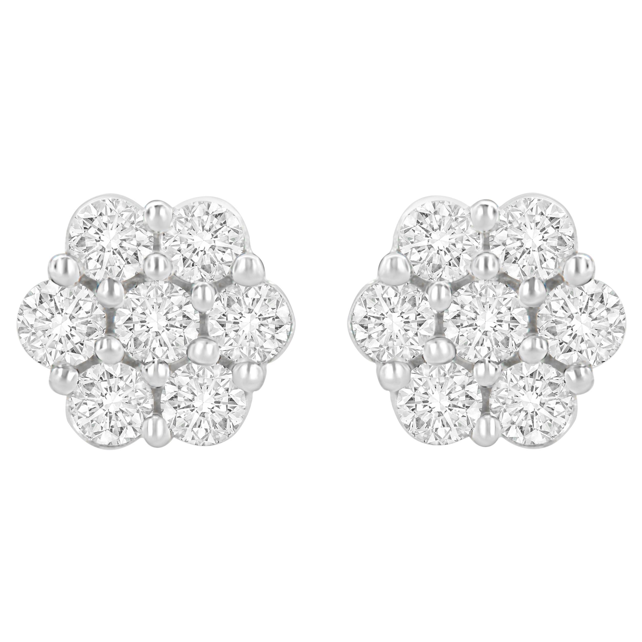 clous d'oreilles floraux en or blanc 14K avec diamants ronds sertis en pointe