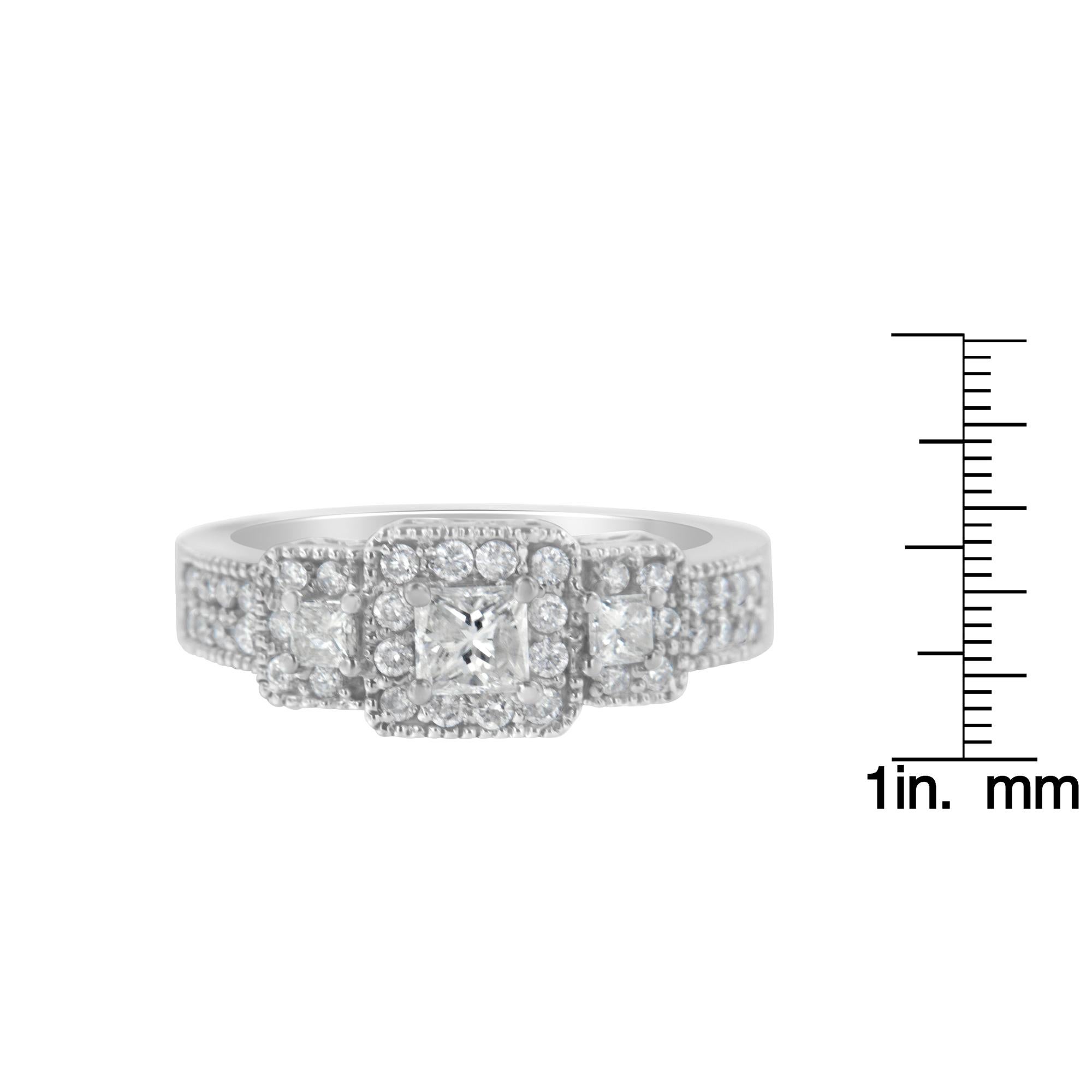 Taglio princess Anello a tre pietre con diamante rotondo e taglio a principessa in oro bianco 14K da 1,0 Cttw in vendita