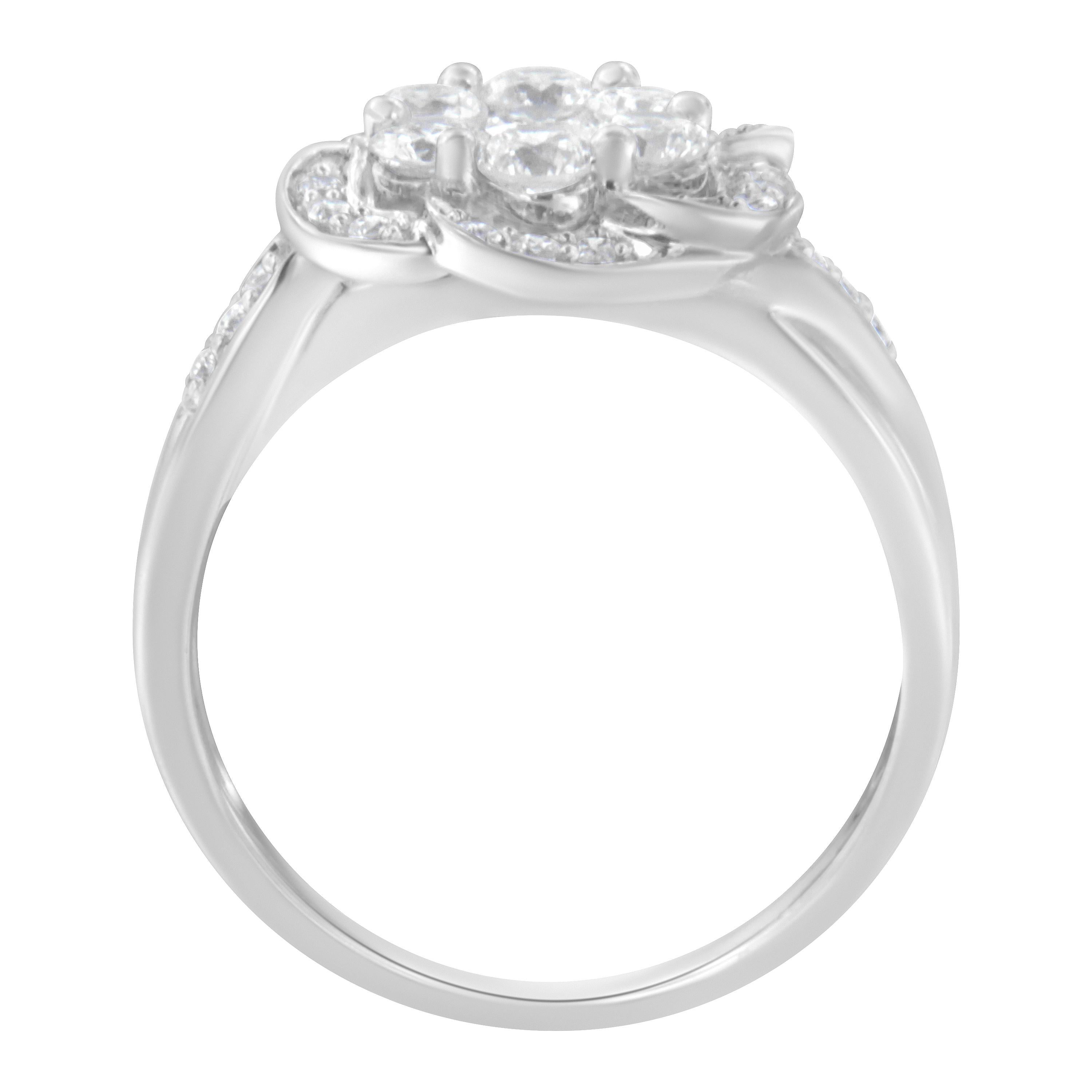Im Angebot: 14K Weißgold 1,00 Karat Floral Cluster Diamant-Ring () 2