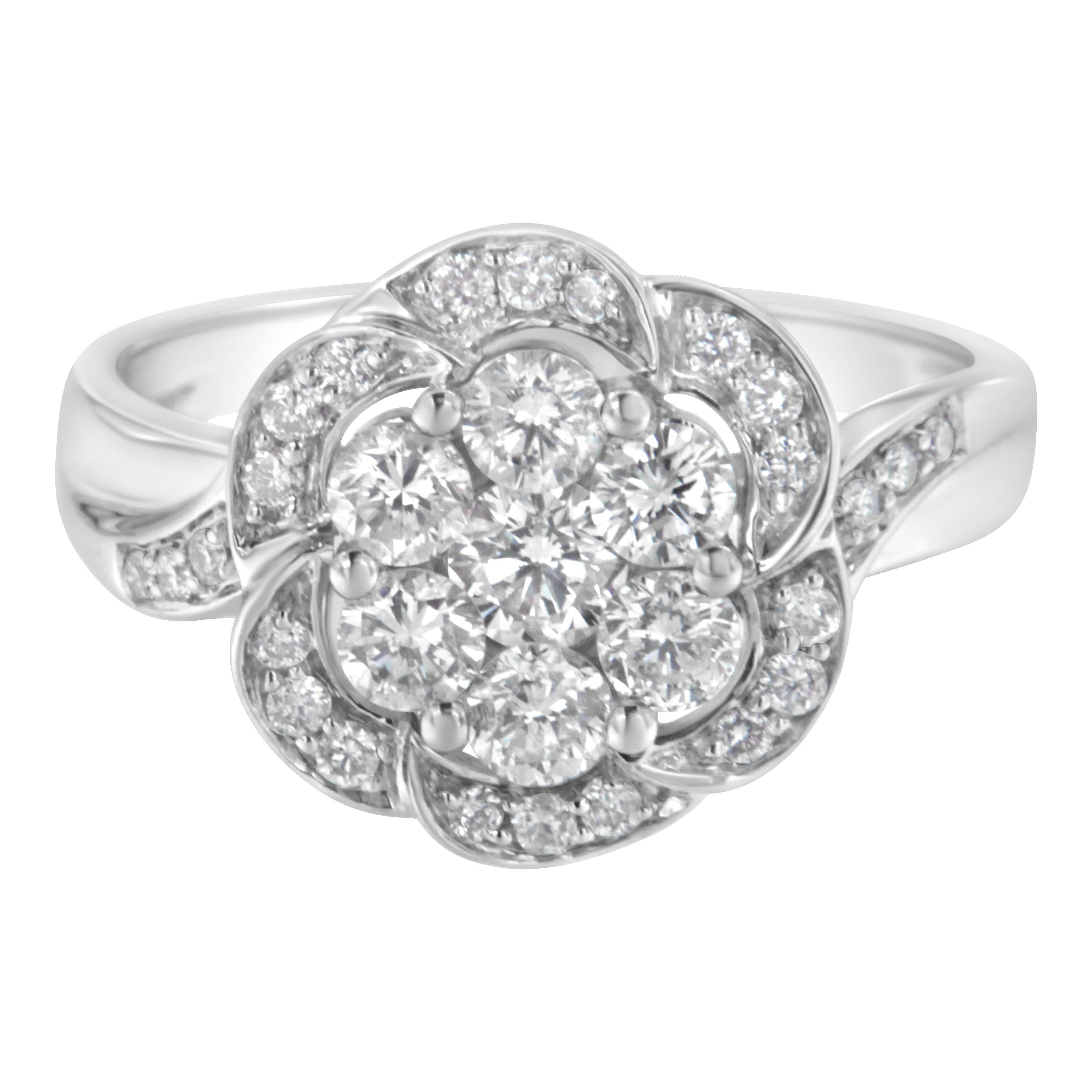 Im Angebot: 14K Weißgold 1,00 Karat Floral Cluster Diamant-Ring () 3