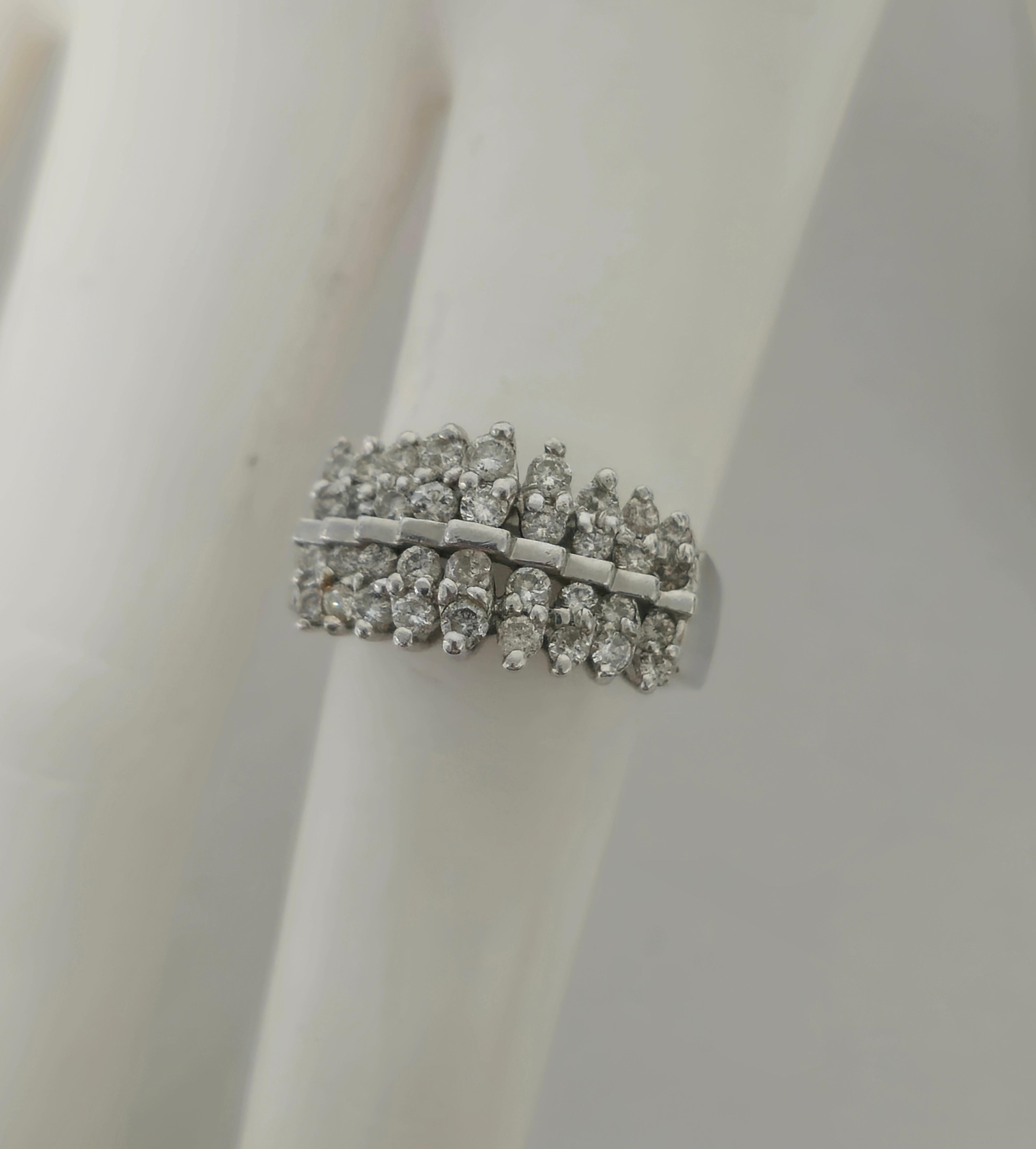 14K White Gold, 1.00 carat VS/G Diamond Cocktail Ring In Excellent Condition For Sale In Miami, FL