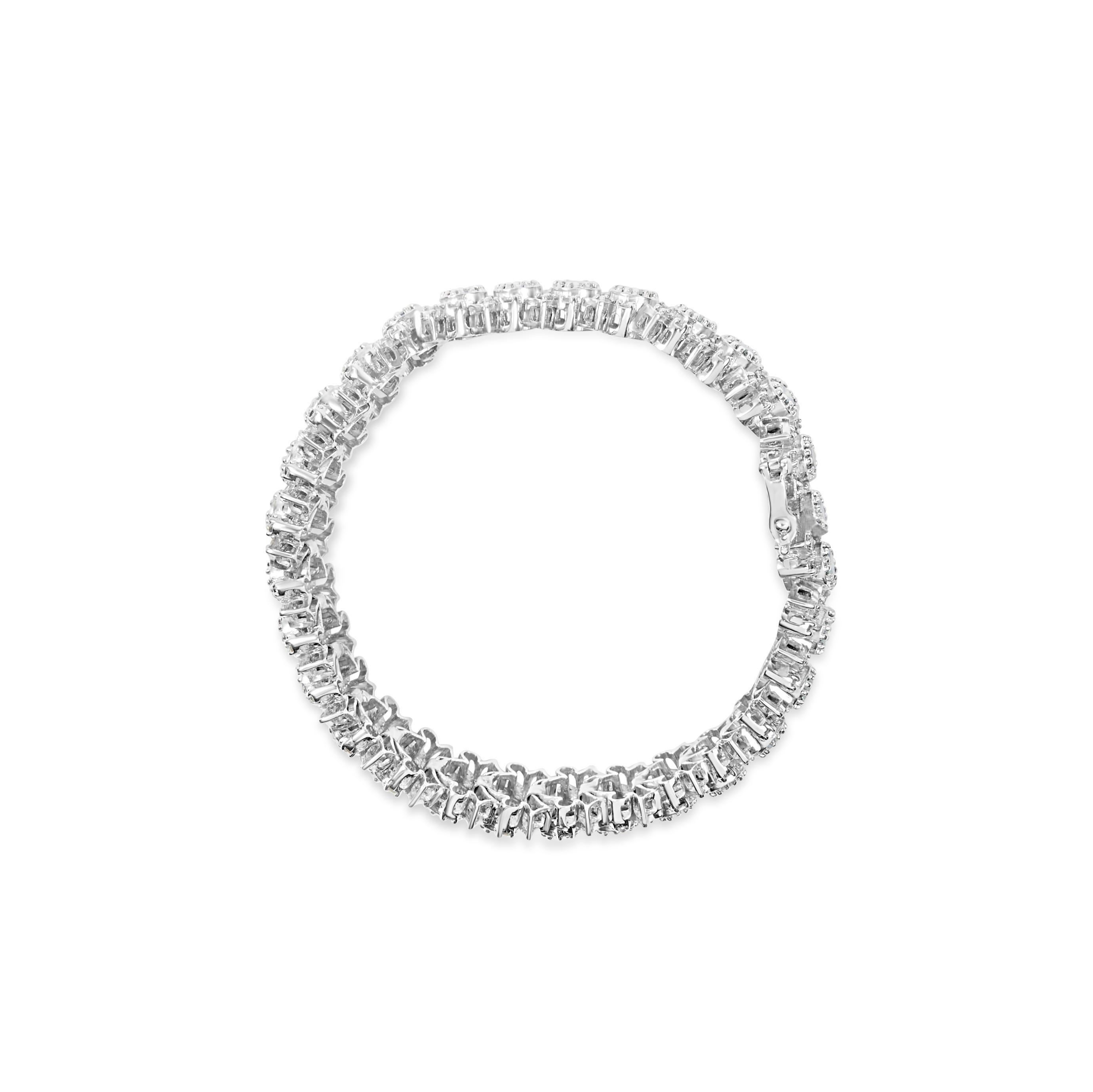 Moderne Bracelet à maillons en or blanc 14 carats avec grappes de diamants bleus et blancs de 10,0 carats en vente