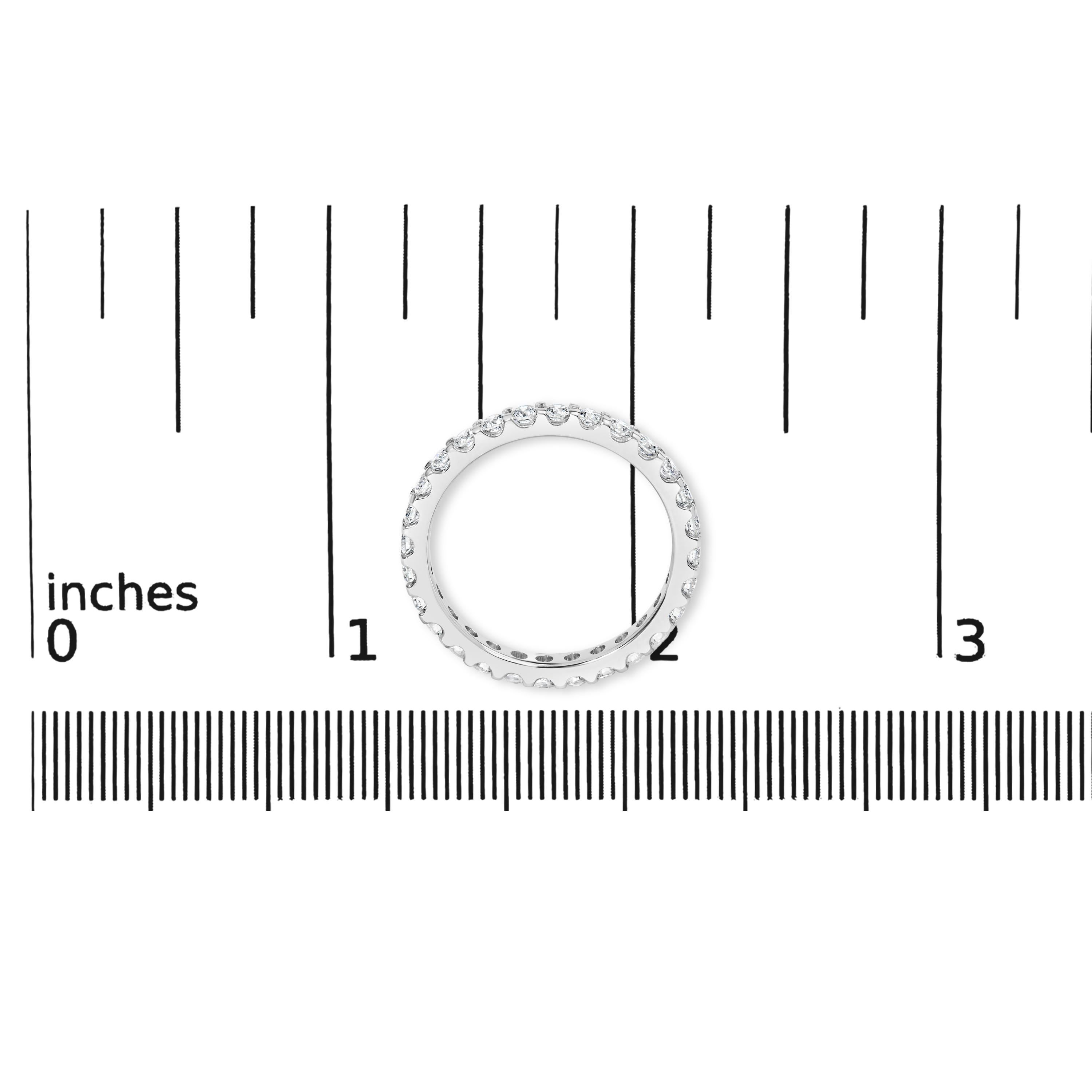 Anello a fascia per l'eternità in oro bianco 14K con diamanti rotondi incastonati da 1,00 ct. 5