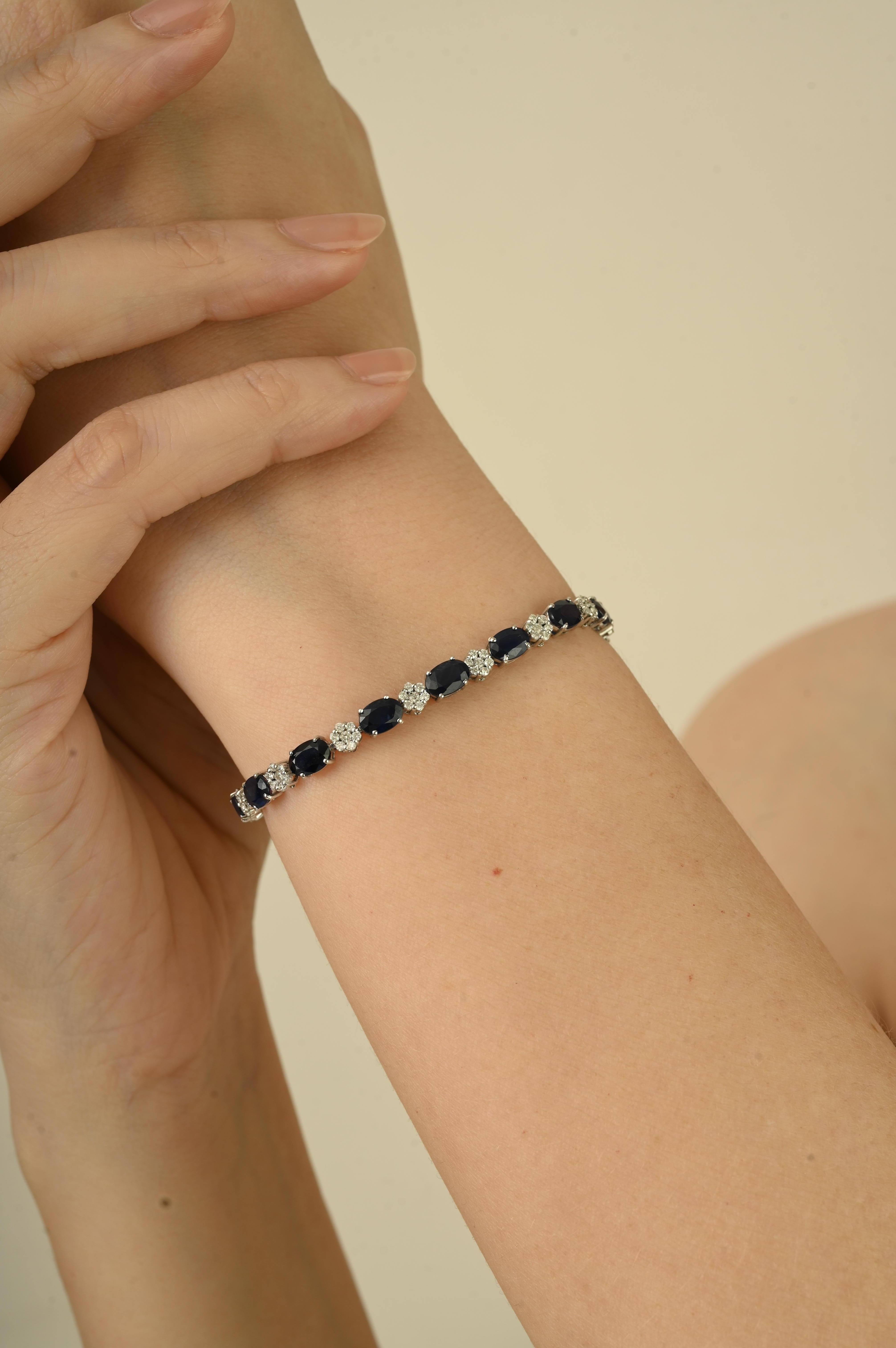 Pulsera de tenis con racimo de zafiros azules y diamantes en oro blanco de 14 quilates para mujer de 10,05 quilates Corte oval en venta