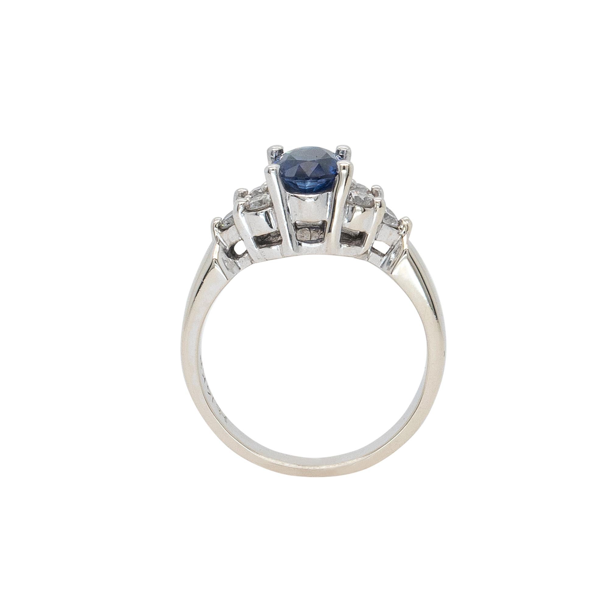 14k White Gold 1.00ctw Oval Sapphire and 0.24 Natural Diamonds Ring In New Condition For Sale In Boca Raton, FL