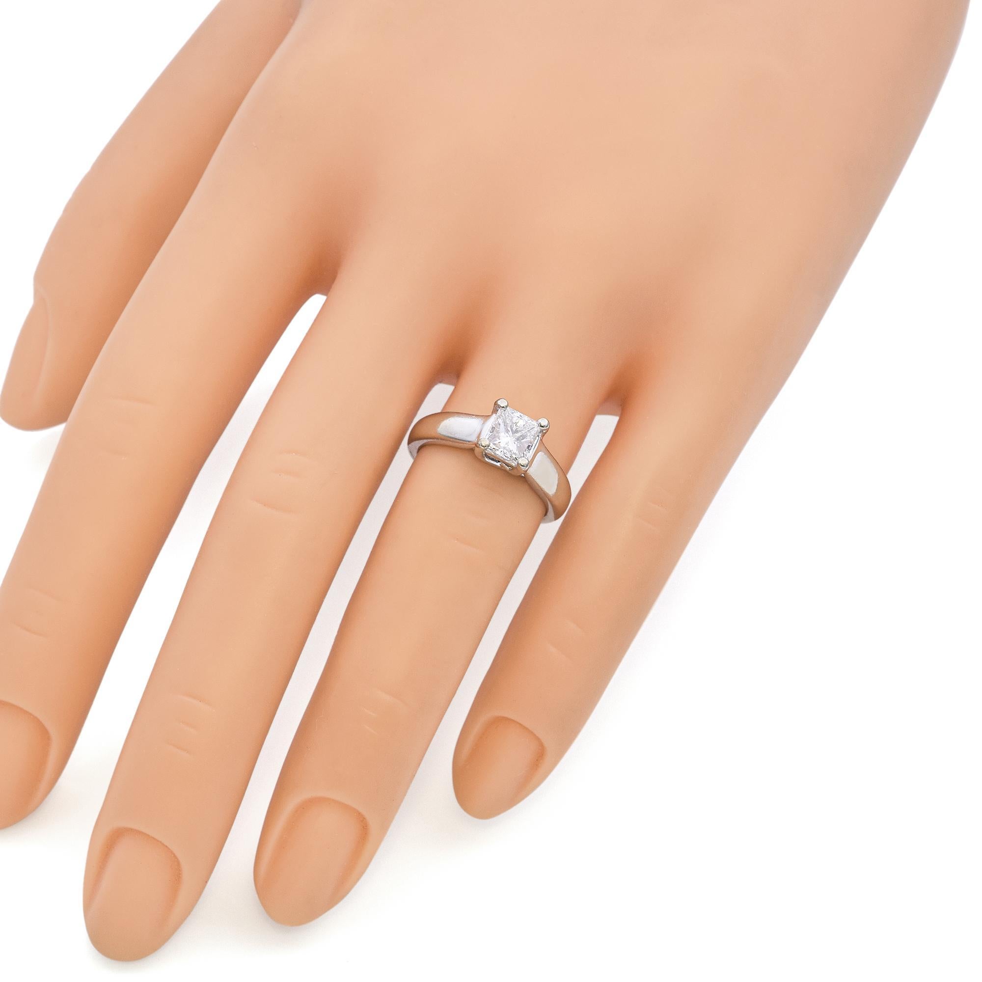 Taglio rotondo Anello di fidanzamento in oro bianco 14k con diamante 1,01ct GIA E VVS2 in vendita