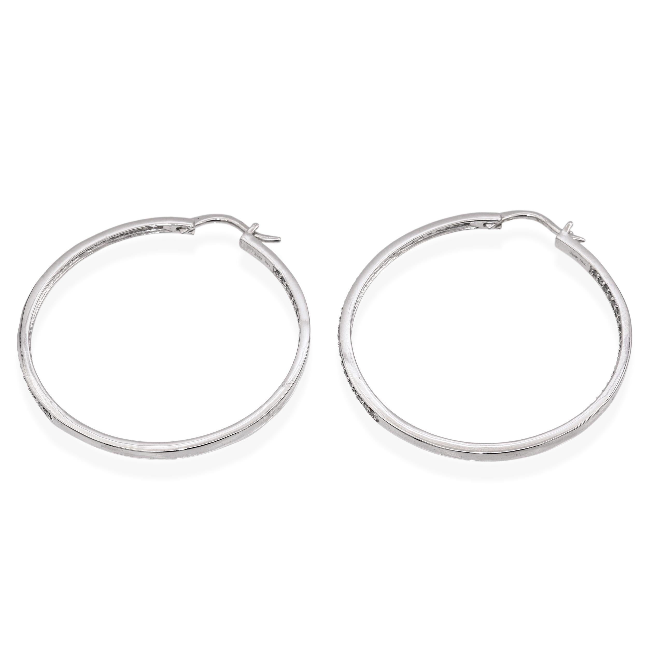 Orecchini a cerchio in oro bianco 14k con diamanti da 1,05tcw In condizioni buone in vendita a New York, NY