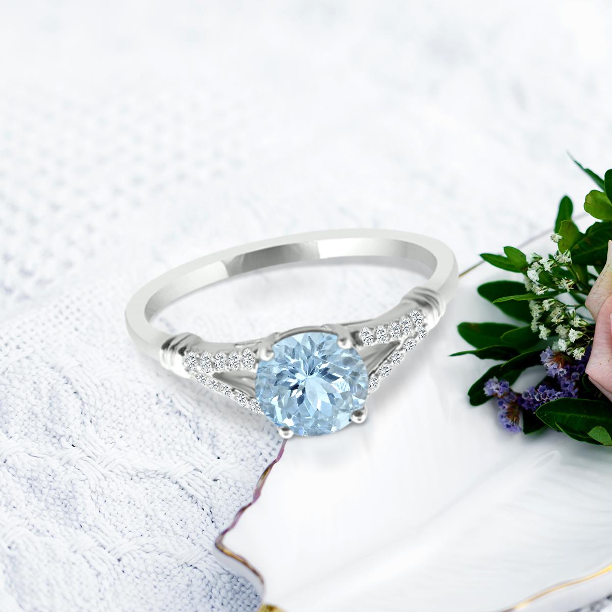 Round Cut 14K White Gold 1.06cts Aquamarine and Diamond Ring, Style# R2257AQ 22060/6 For Sale