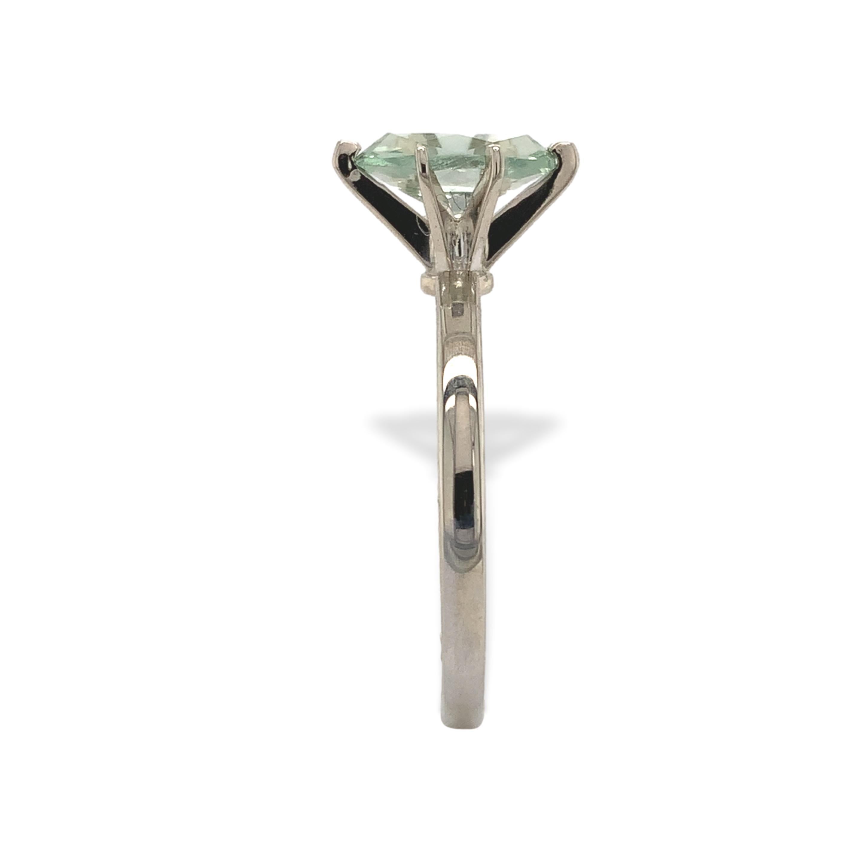 Anello in oro bianco 14K con zaffiro Montana da 1,08 carati, naturale e non riscaldato In condizioni ottime in vendita a Big Bend, WI