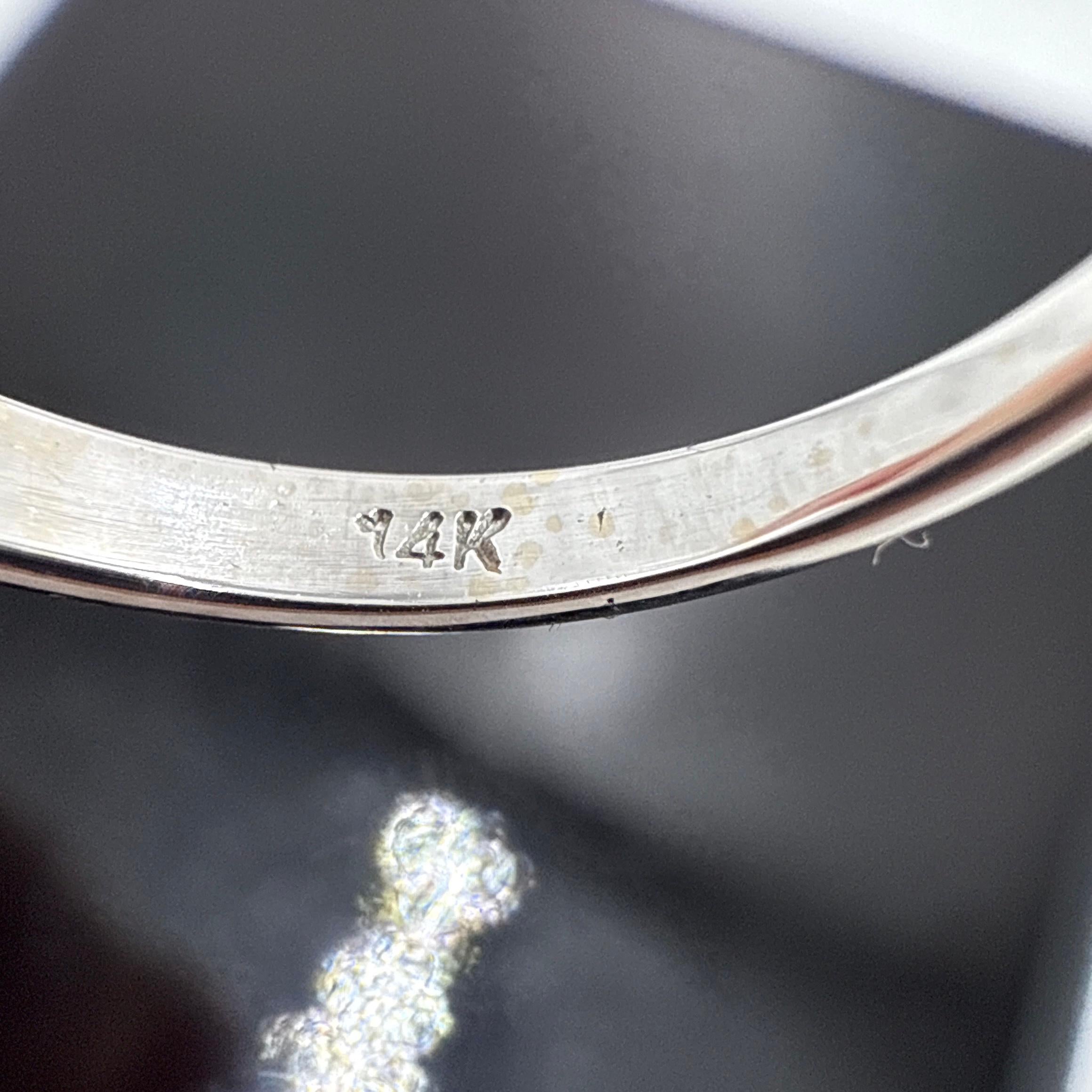 En venta: Anillo de compromiso solitario de oro blanco de 14 quilates con diamante en cojín natural de 1,09 ct  6