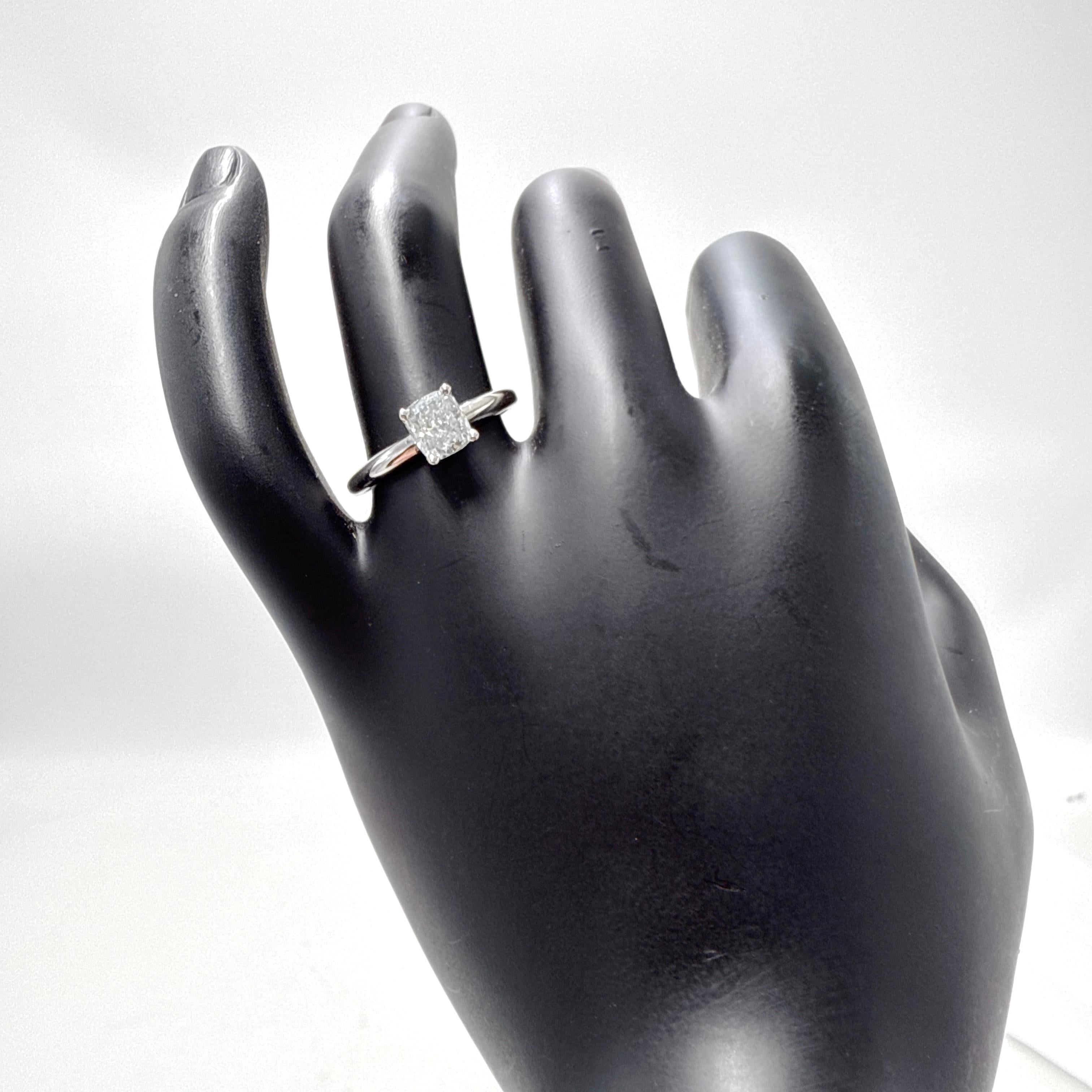 En venta: Anillo de compromiso solitario de oro blanco de 14 quilates con diamante en cojín natural de 1,09 ct  8