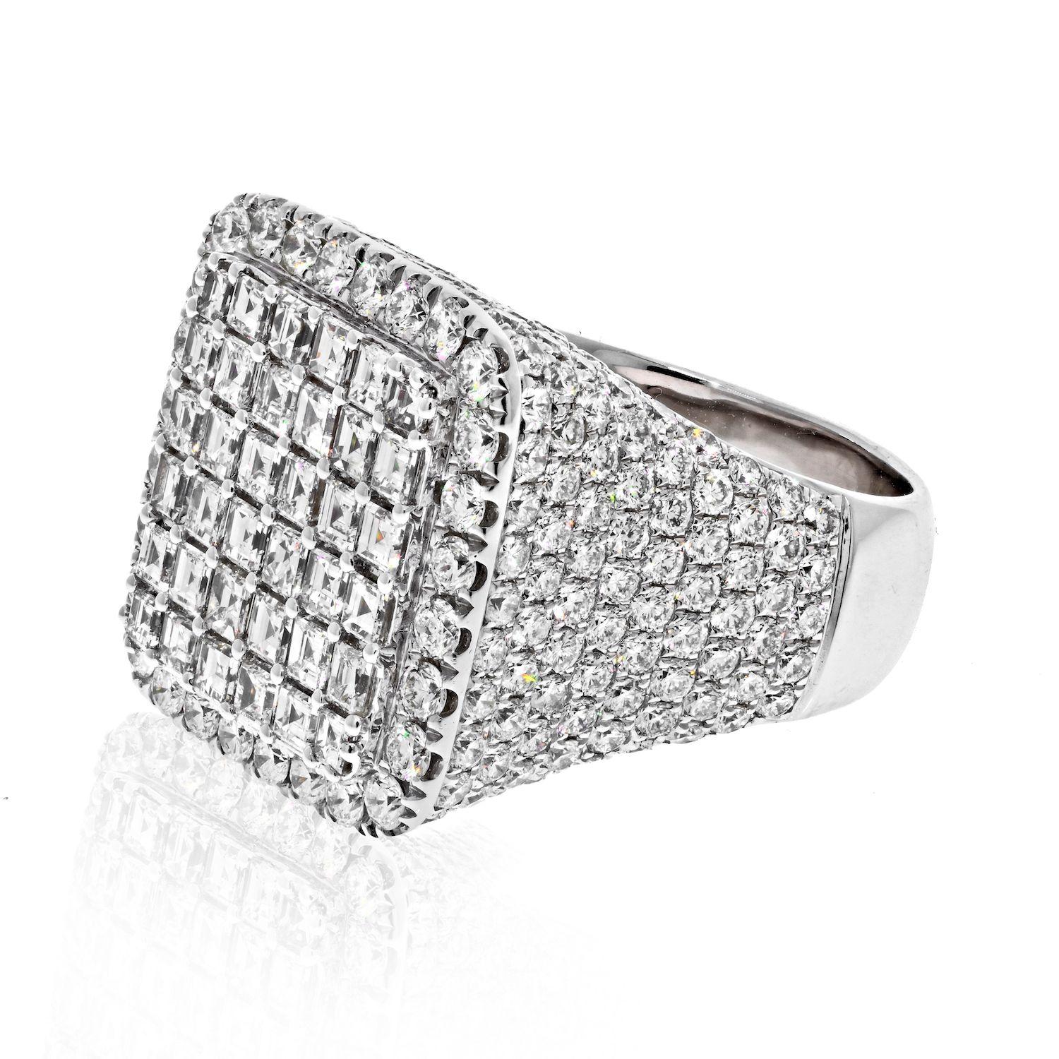 Moderne Bague pour homme en or blanc 14 carats avec diamants taille ronde et carrée de 11 carats en grappe en vente
