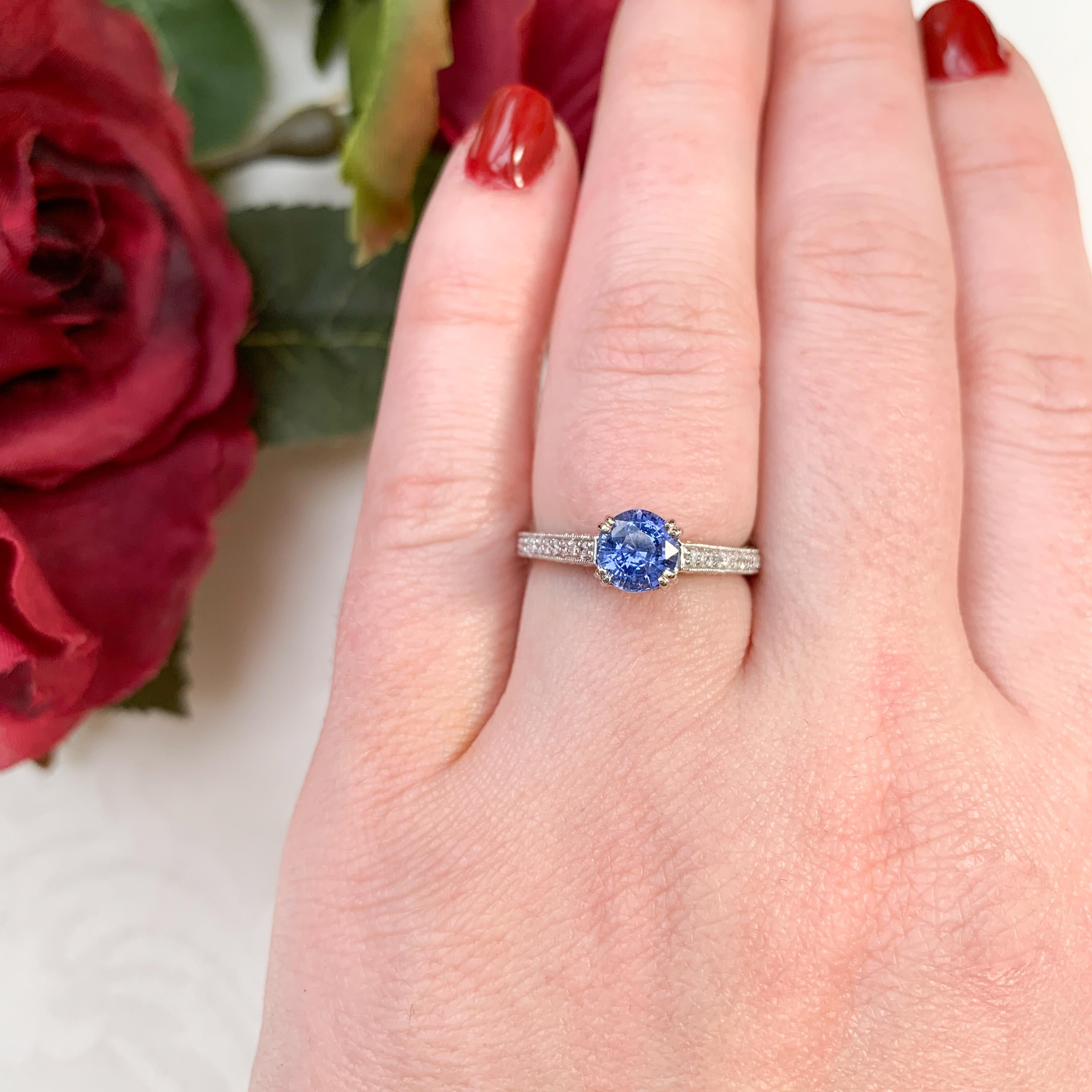 Anello in oro bianco 14K con zaffiro e diamante da 1,15 carati in vendita 3