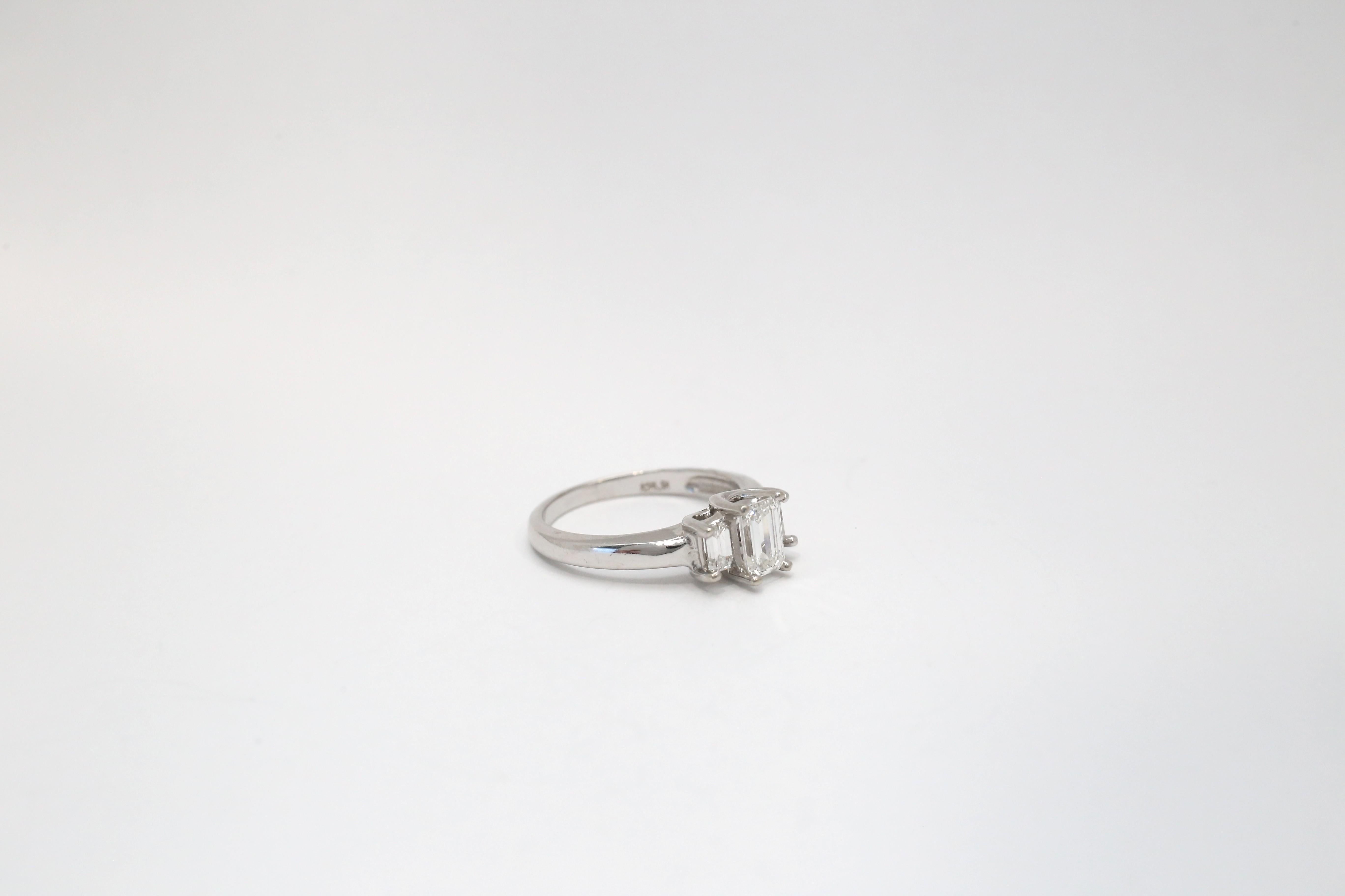 14k White Gold 1.15cttw Emerald Cut Engagement Ring, Size 6.75 - 3.7g In Good Condition For Sale In Providence, RI