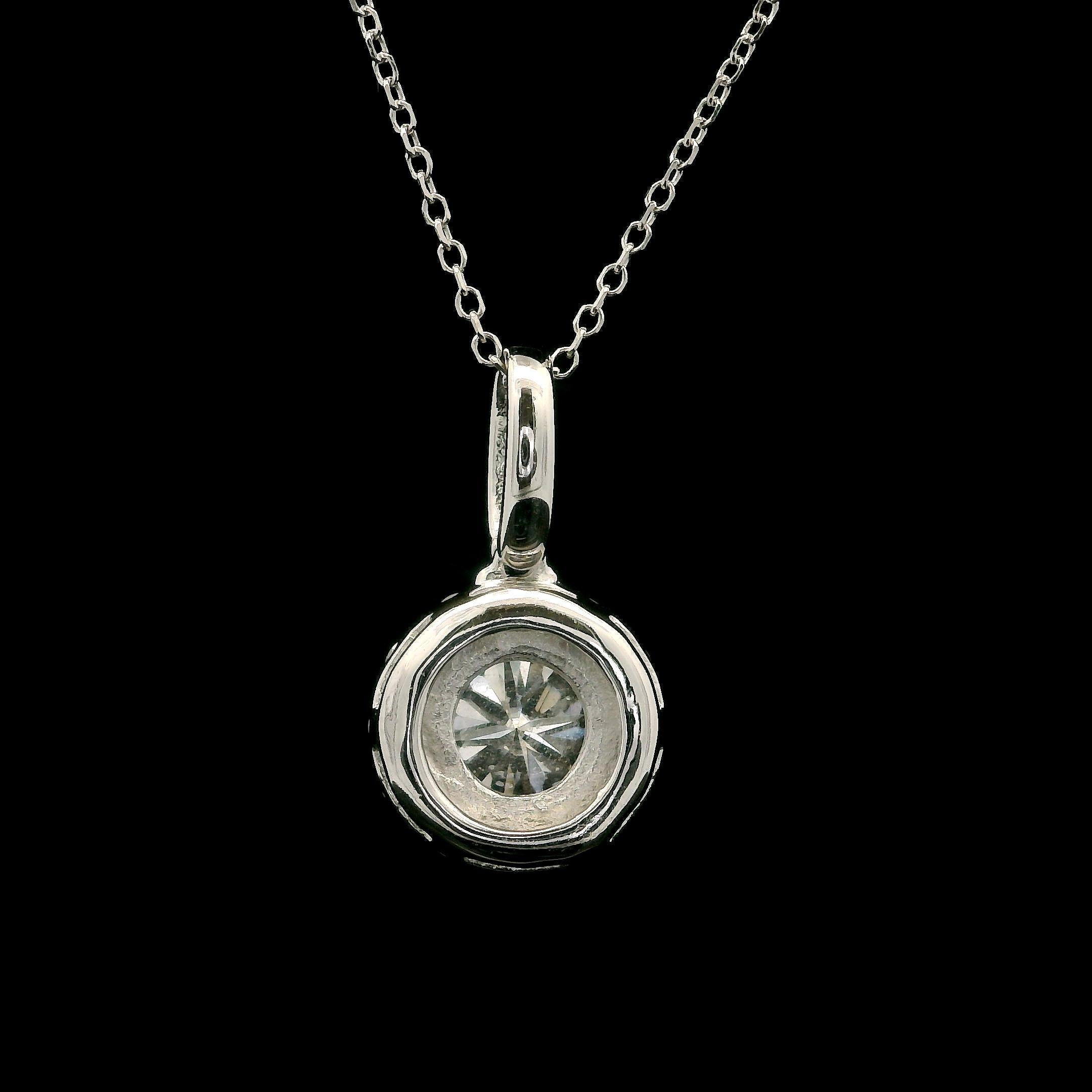 Pendentif Classique Halo en or blanc 14k 1.15ctw diamant rond sur chaîne de 17