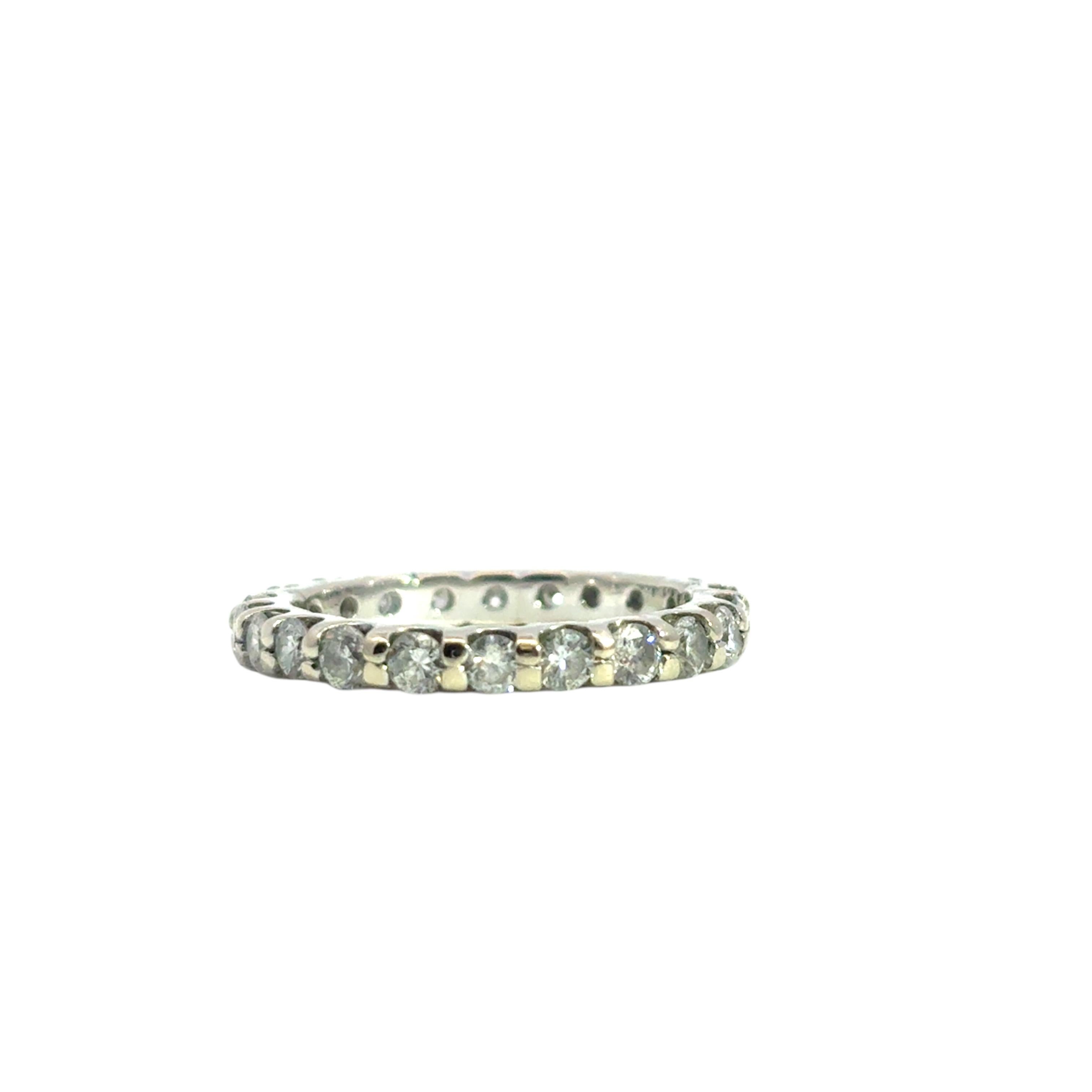 Taglio rotondo Anello a fascia per l'eternità in oro bianco 14k con diamante rotondo naturale da 1,1 ct. in vendita