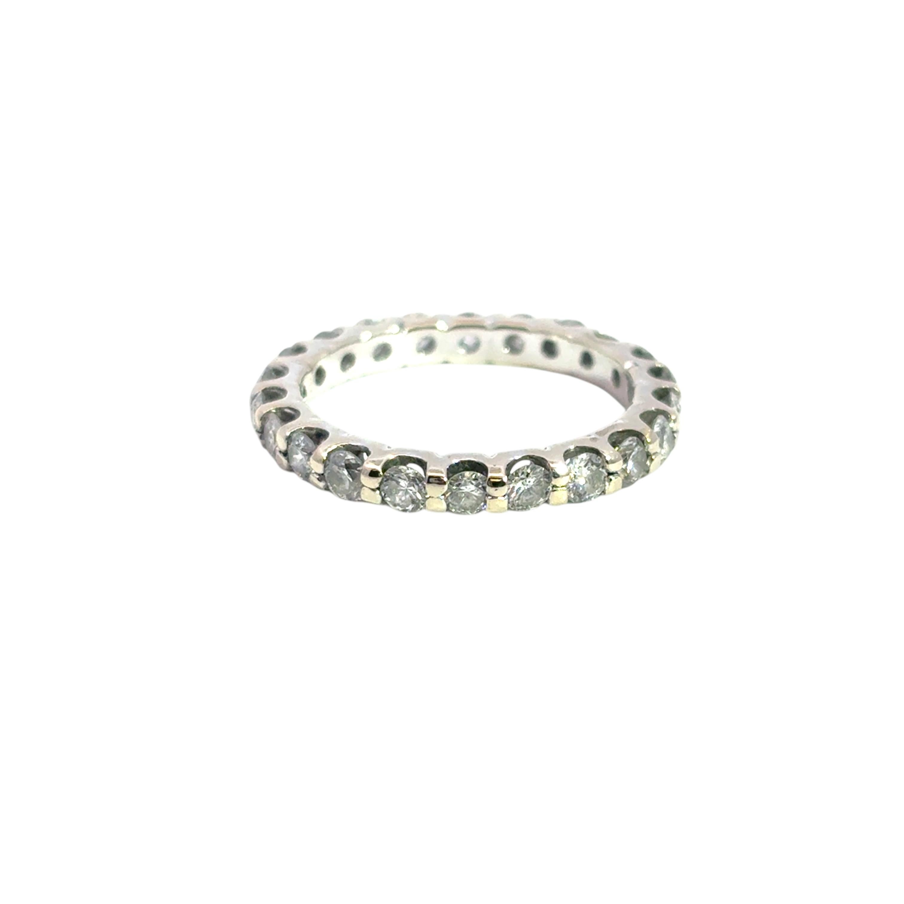 Anello a fascia per l'eternità in oro bianco 14k con diamante rotondo naturale da 1,1 ct. In condizioni ottime in vendita a Boca Raton, FL