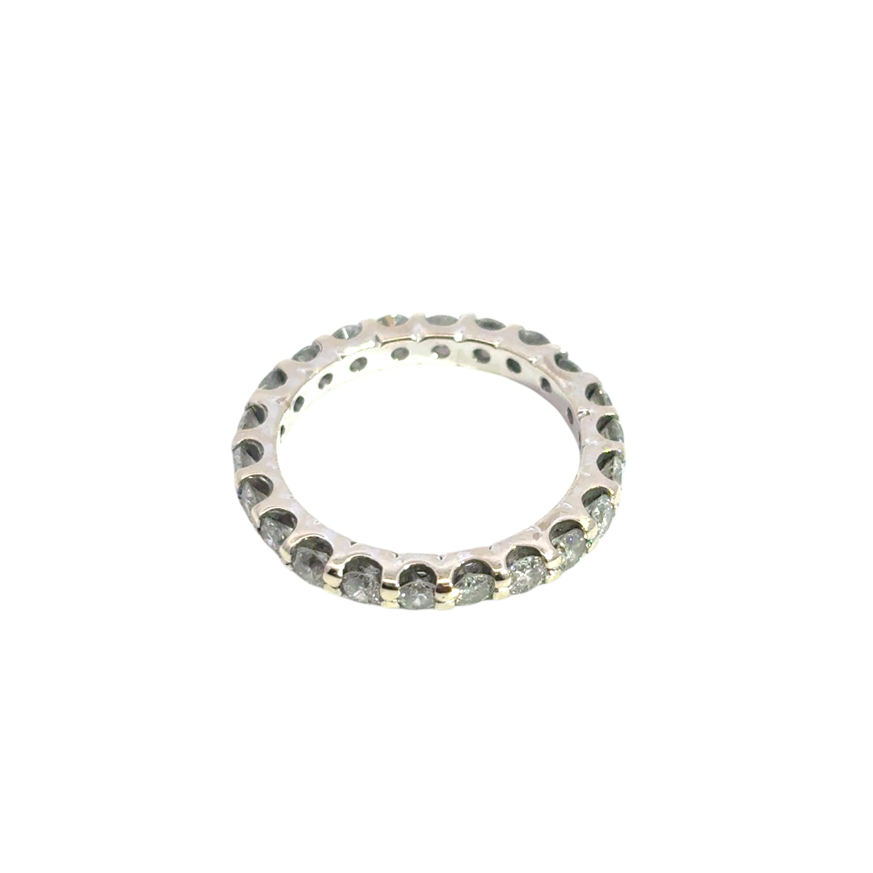 Donna Anello a fascia per l'eternità in oro bianco 14k con diamante rotondo naturale da 1,1 ct. in vendita