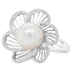 Bague fleur ajourée en or blanc 14 carats avec perles et diamants de 1/3 carat