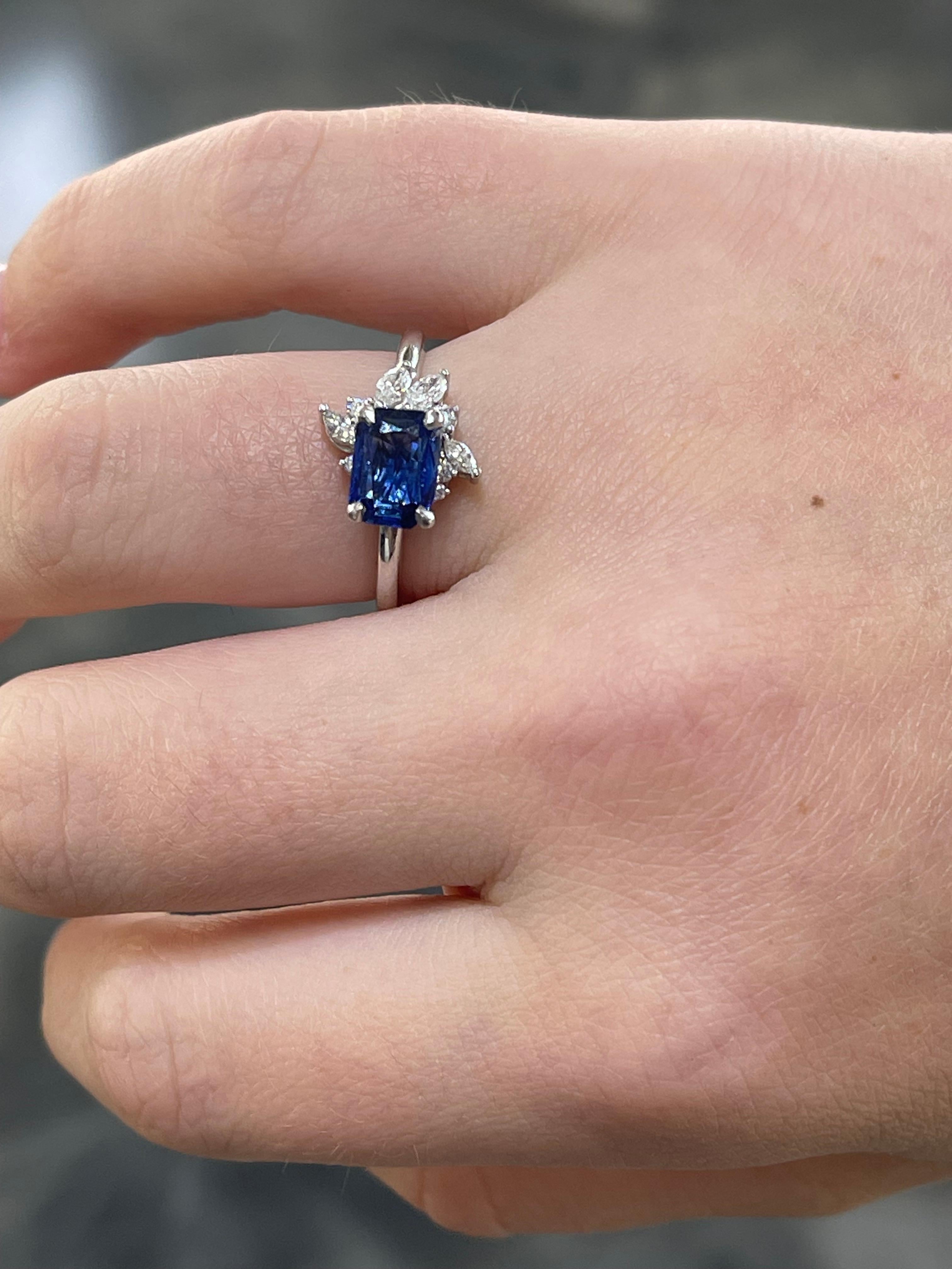 14K White Gold 1.21 Ct Sapphire and Diamond Fashion Ring In Excellent Condition For Sale In Stuart, FL